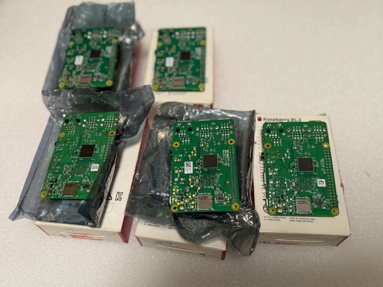 Raspberry Pi 3 Model B v1.2 Dev Board 1GB RAM WiFi Bluetooth