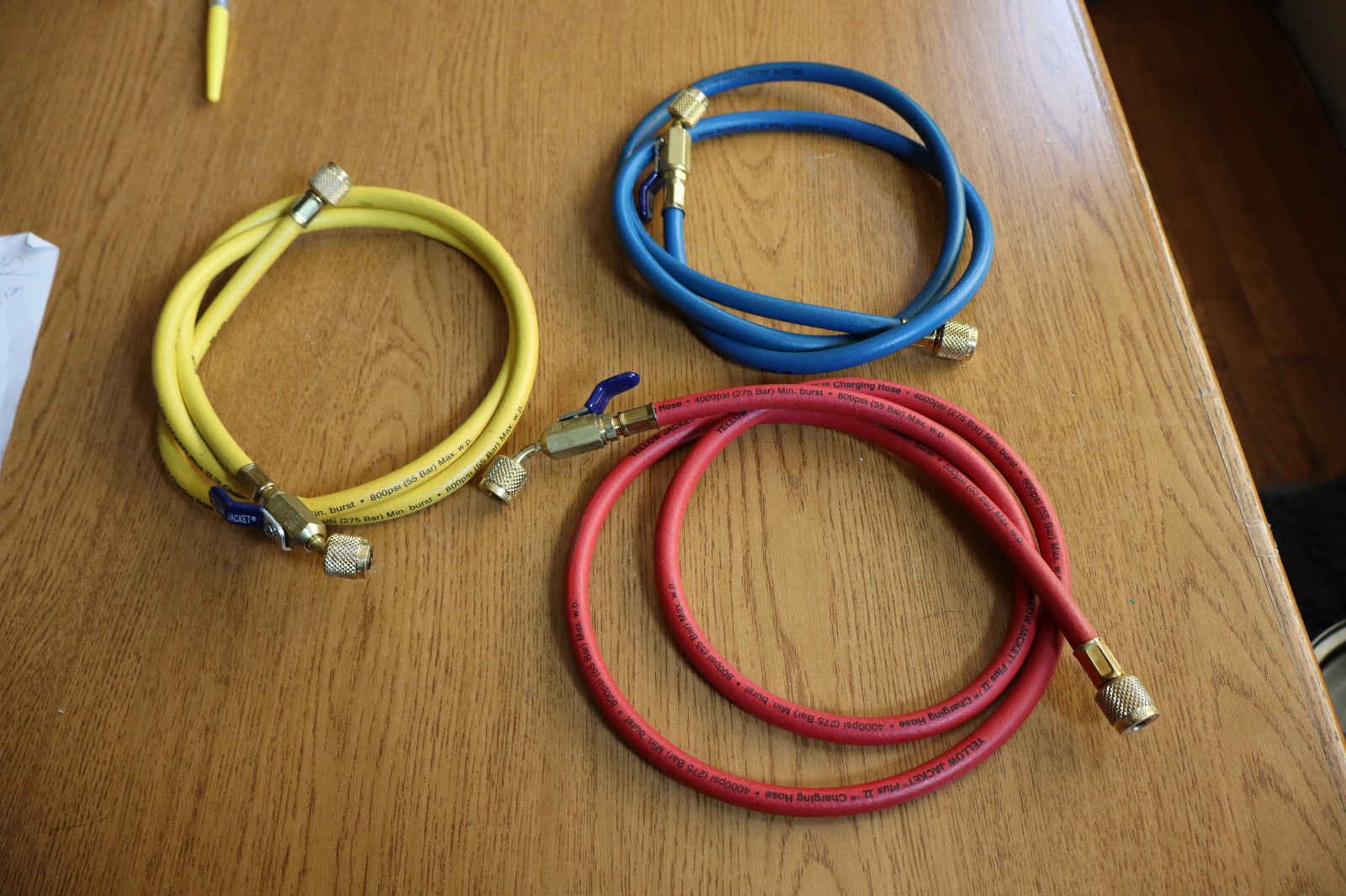 JB Industries Yellow Jacket Plus II Charging Hoses W/Valve 1/4″ 60″ Set of 3