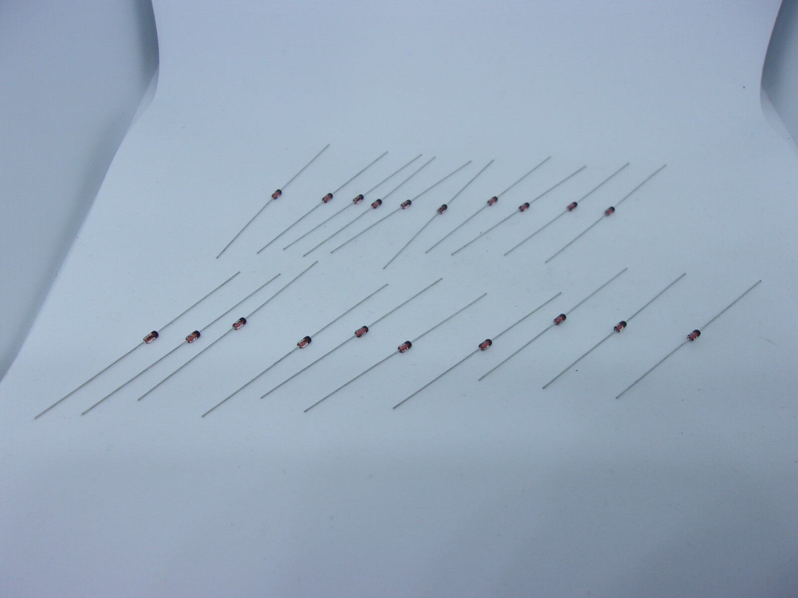 20 Pcs Pack Lot Silicon Planar Zener Diodes 1/2W 0.5W DO-35 Package DIP – 3V
