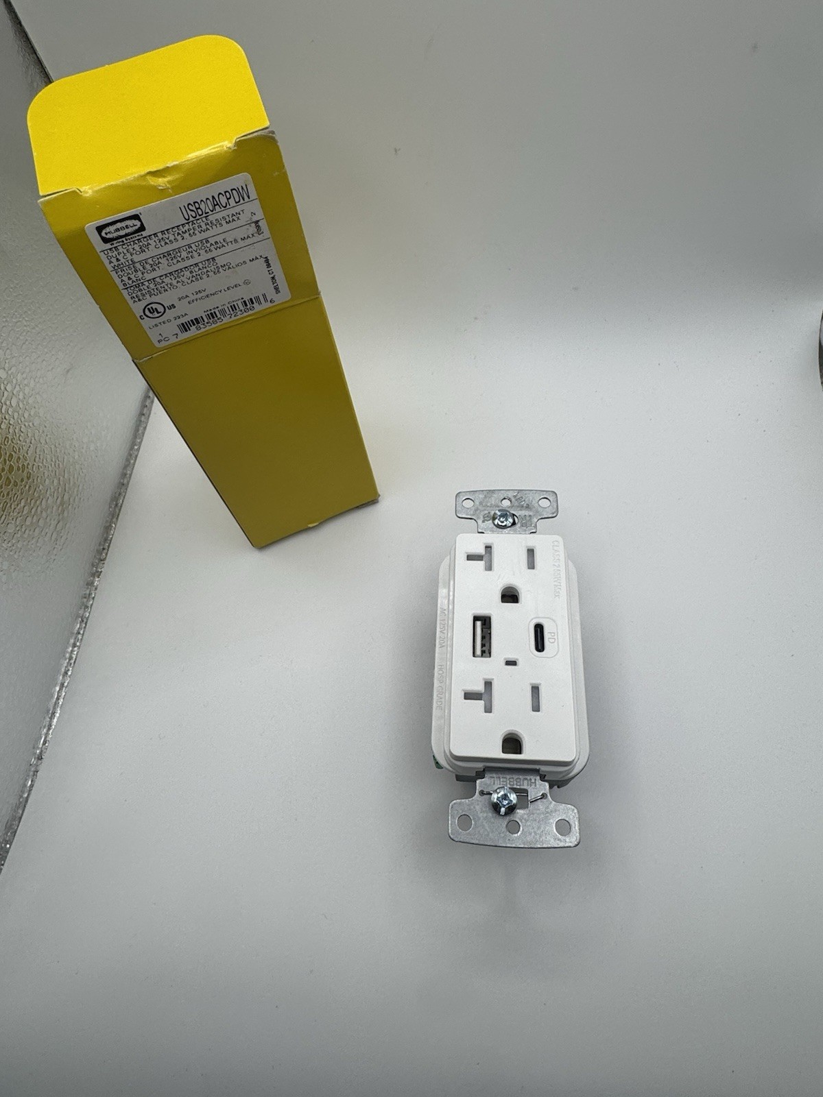 Hubbell USB20ACPDW 55W USB-A USB-C PD Charging, 20A Outlet 125V , White