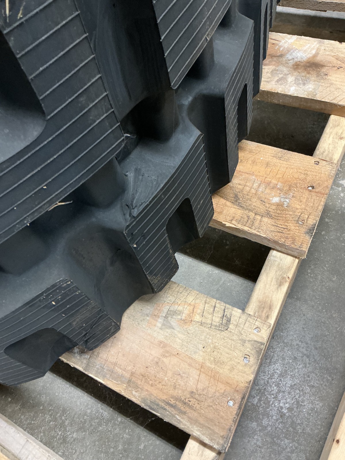 CAT 279C2 279D 289D Rubber Track 450x86x56 – USED