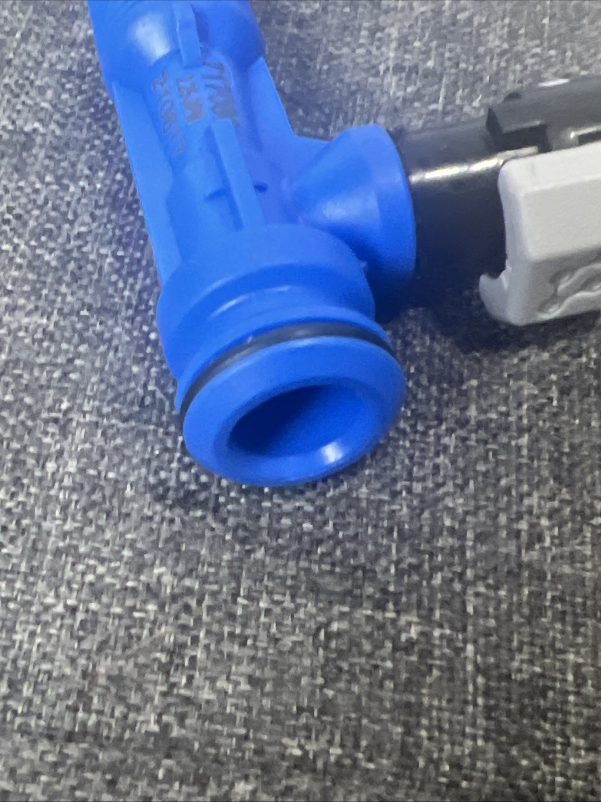 VersaDial 717086 PC2 Composite Quick Connect Injector 2.25 GPM 1 Barb Dark Blue