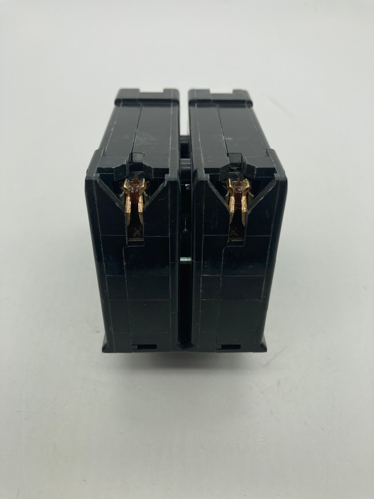 Square D Homeline HOM230 2 Pole 30 Amp 120 240V Type HOM Plug In Circuit Breaker