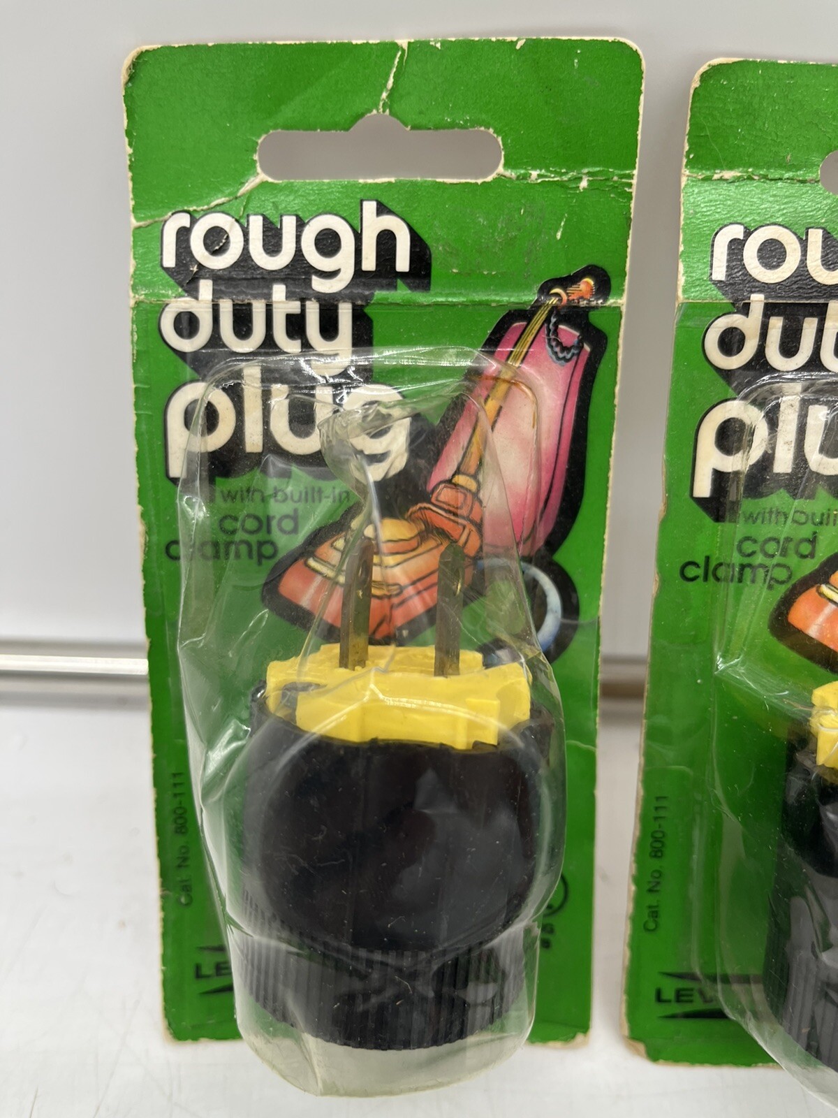 Lot of 4 LEVITON Plugs/Outlets Rough Duty trim-fit Plugs clamptite cord outlet
