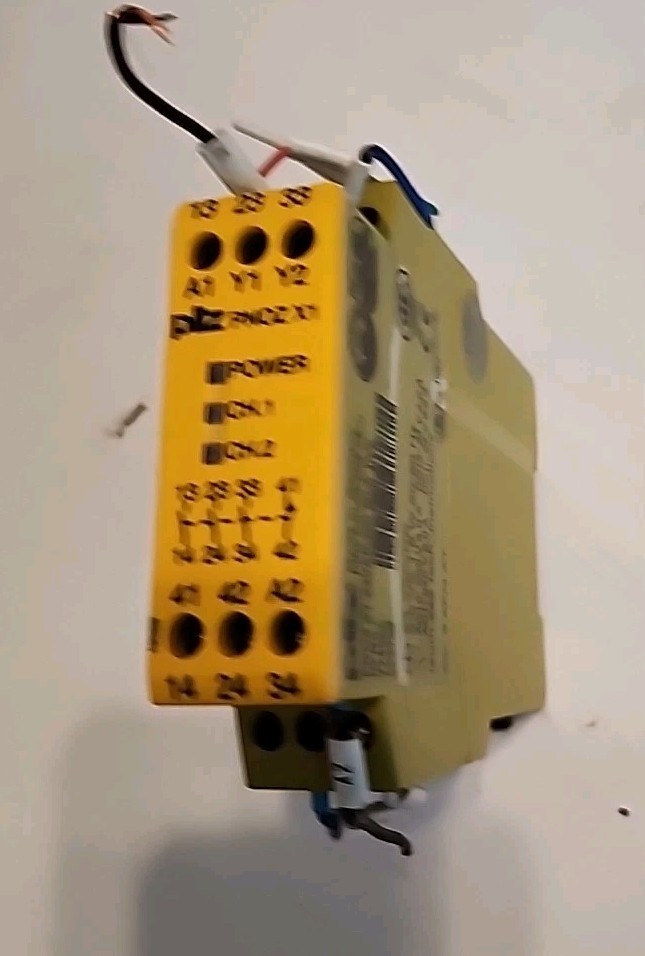 Pilz PNOZ X1 24VAC/DC 3n/o 1n/c Safety Relay Pilz 774300 – Free Shipping