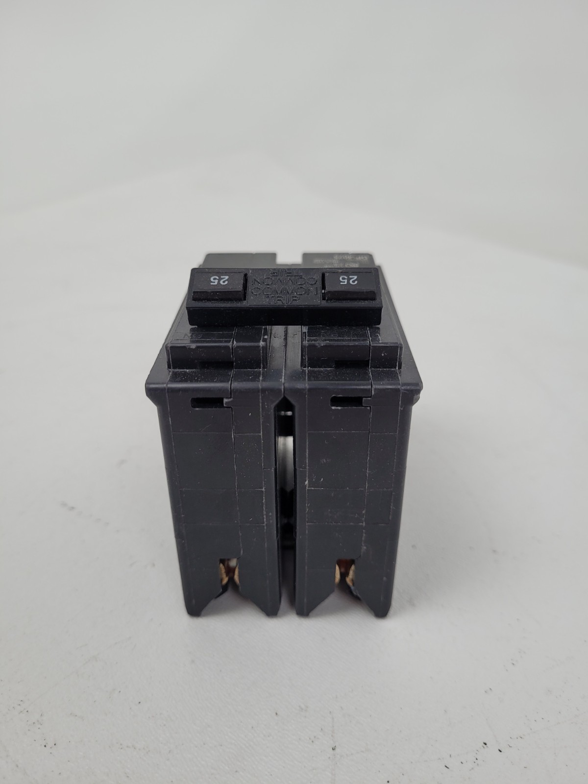 HOM225 Square D 25 Amp 240 Volt Circuit Breaker – Next Day Option – Flaw – New