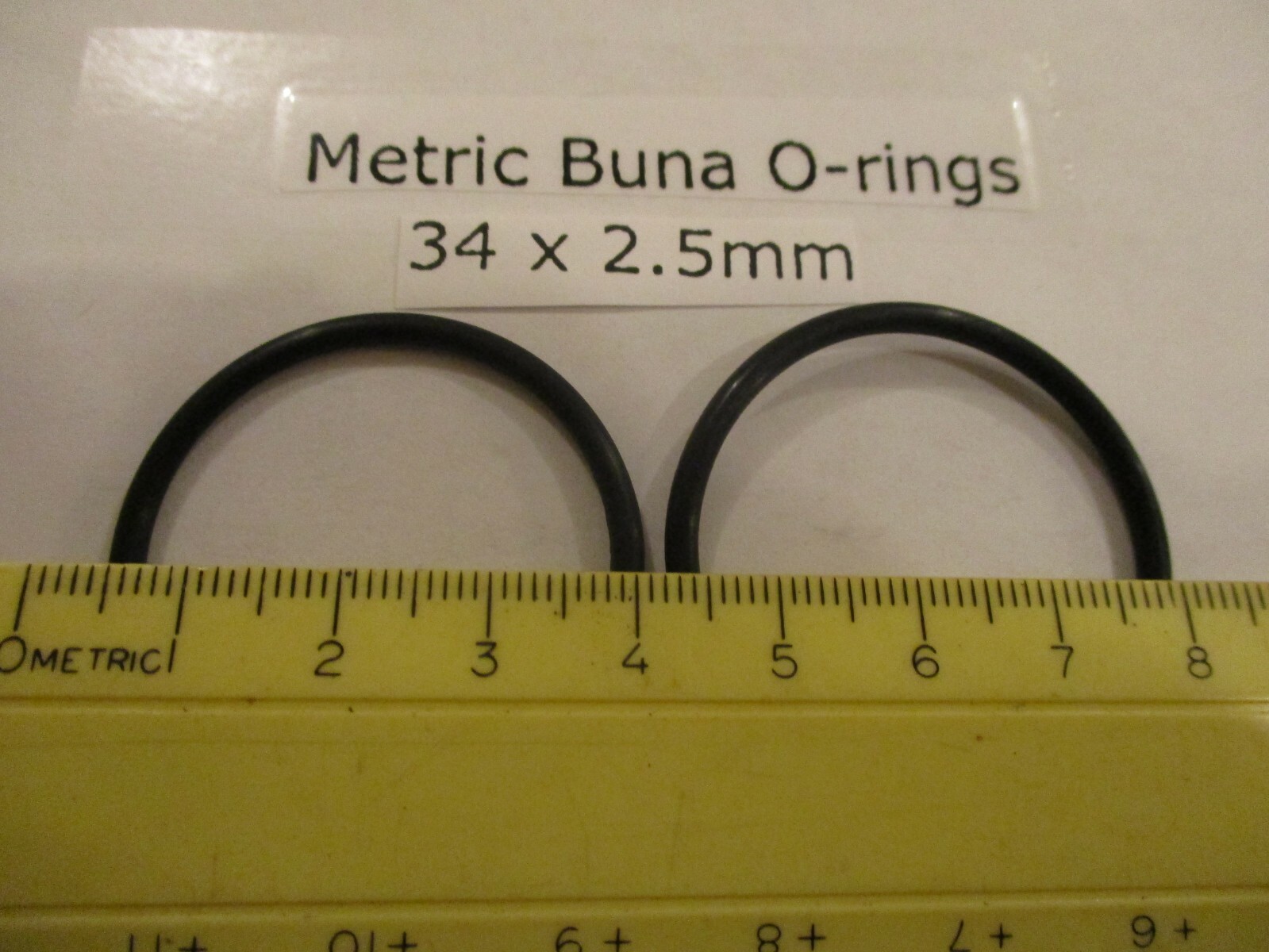 34mm ID x 39mm OD x 2.5mm thick O-ring. Buna-70. Quan 2.