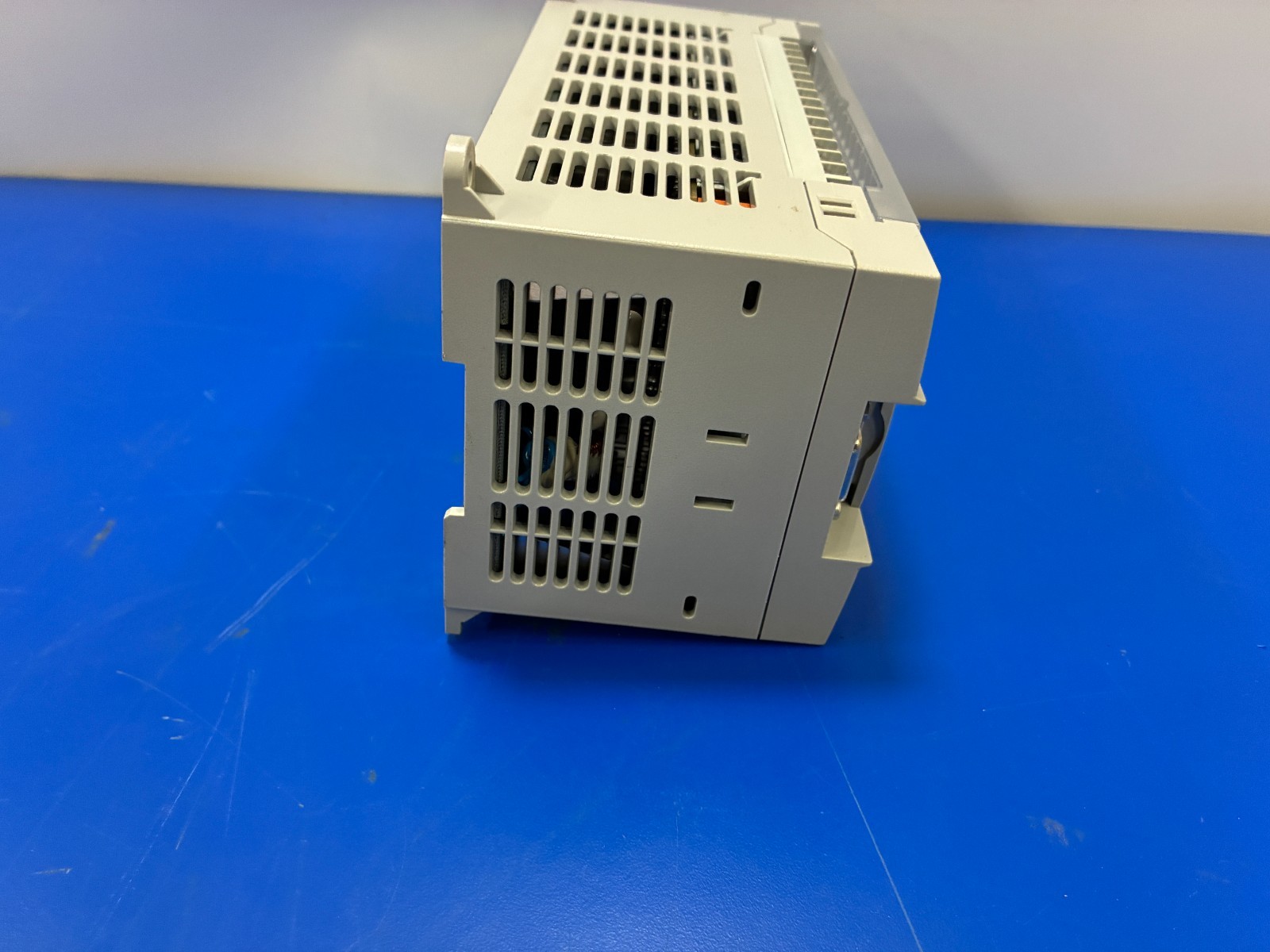 15601 Allen Bradley PN 70594 micrologic 1400 32 point controller cat: 1766-L32bw