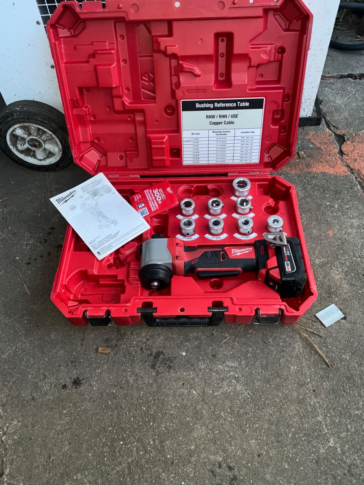 Pelacables Milwaukee 2935-20, batería de 5,0 Ah, 8 bujes de cobre, RHW, RHH,