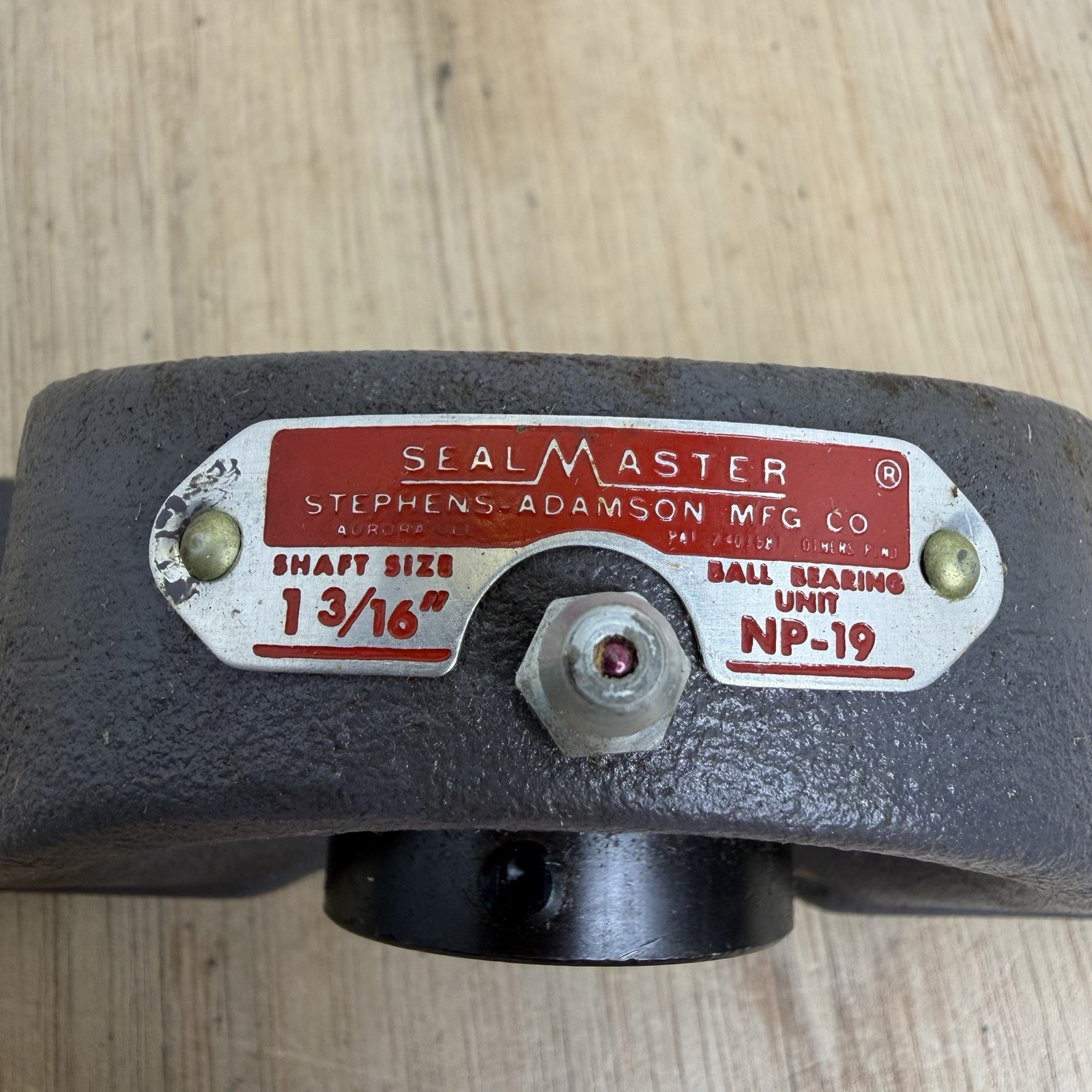SEALMASTER NP-19 PILLOW BLOCK BALL BEARING 1 3/16″ BORE CAST IRON MOUNTED USA