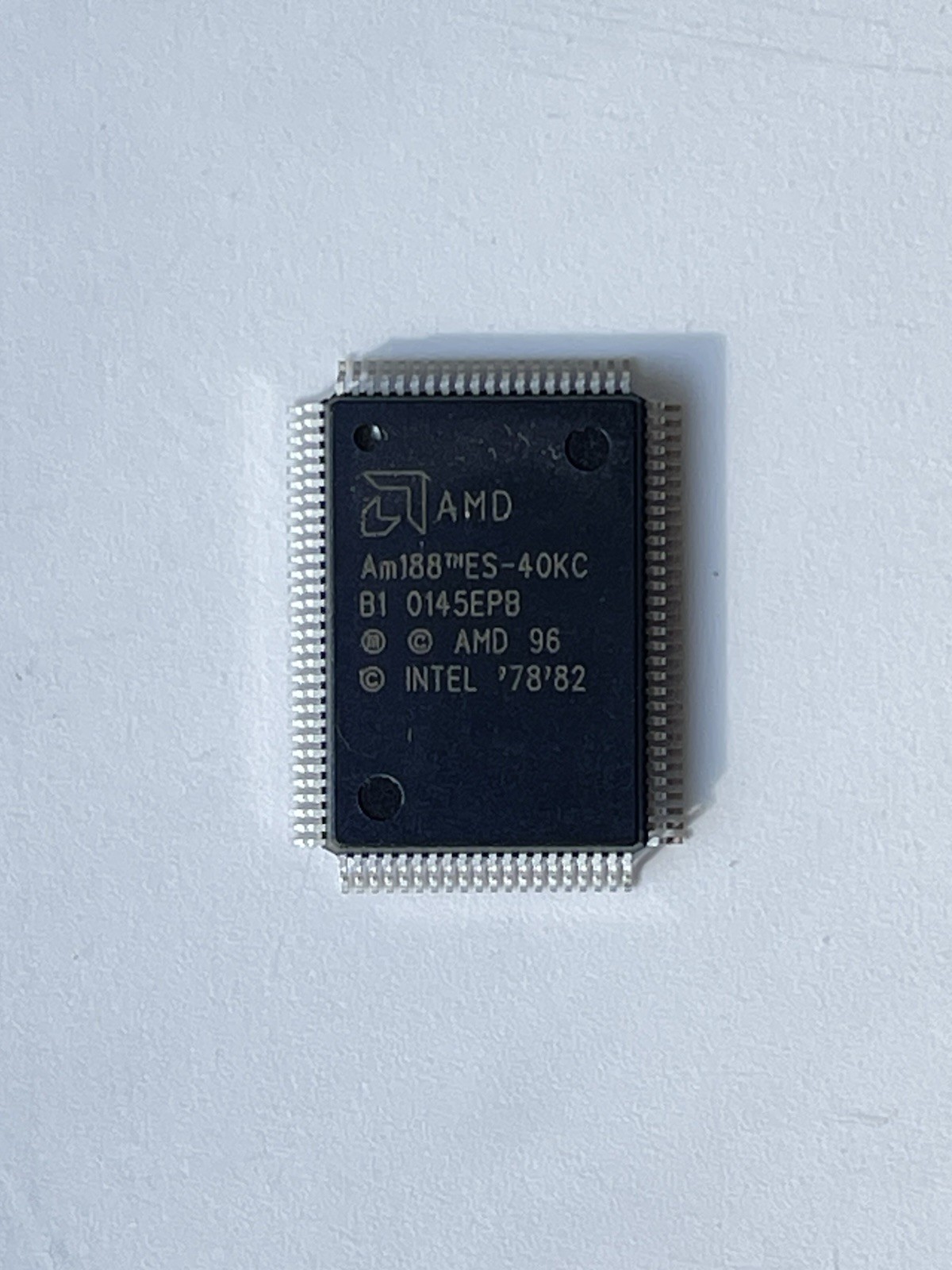 One Pack (330pcs) Am188es-40kc AMD 16-bit RISC embedded microcontroller PQFP100