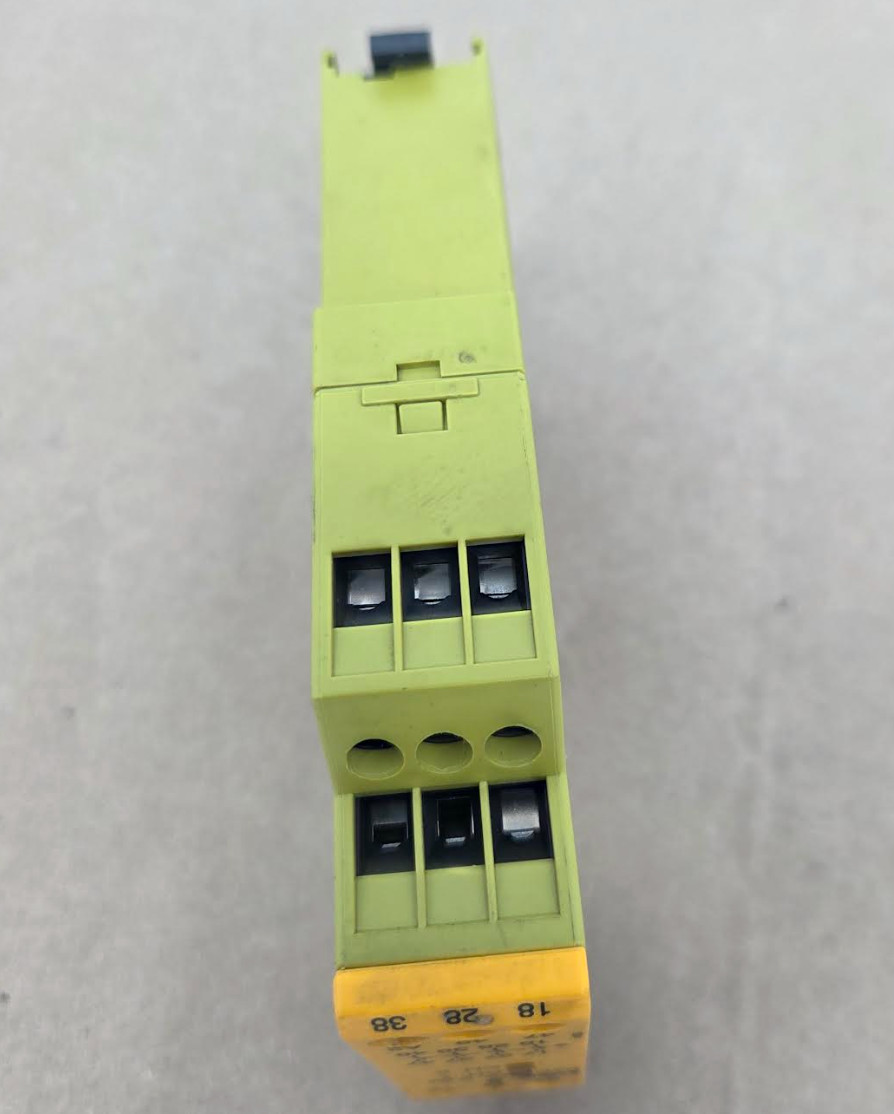Pilz PZE X4V 774580 0.5/24VDC 4n/o Fix Safety Relay 0.5s 24VDC