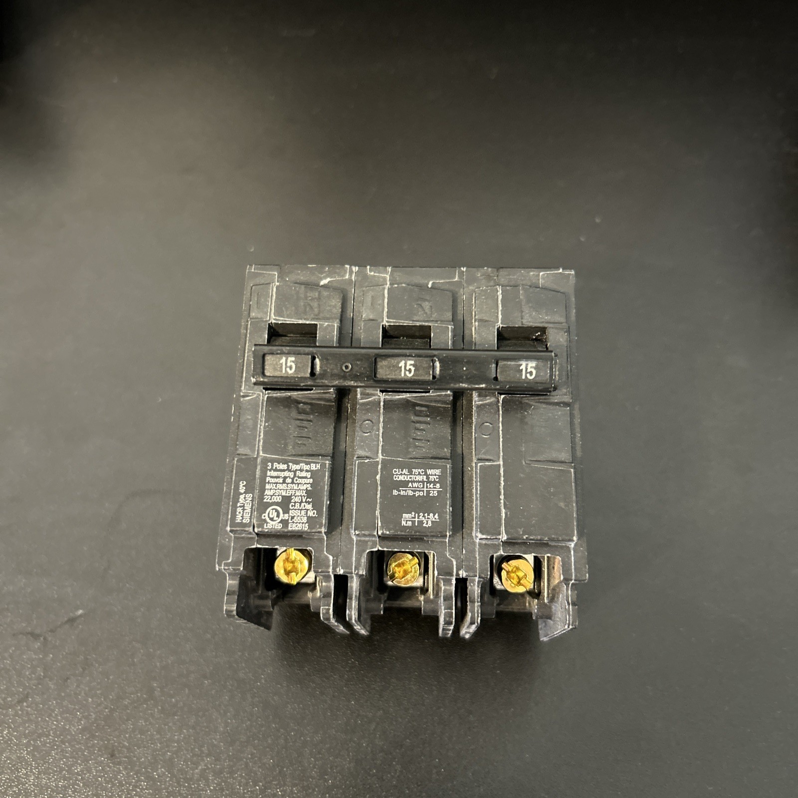SIEMENS 3 Pole 15A / 22kA / Bolt On / HACR TYPE / / B315H/ Circuit Breaker