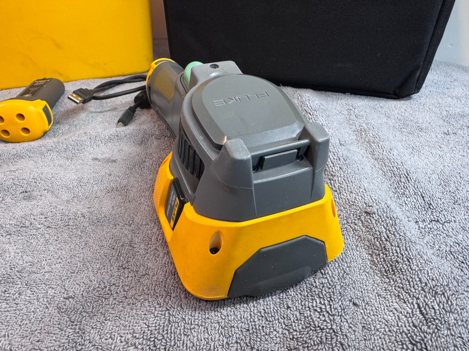 Pre-Owned Fluke TiS75 9Hz Thermal Camera Kit w/ Charger, 2 Batteries & Case