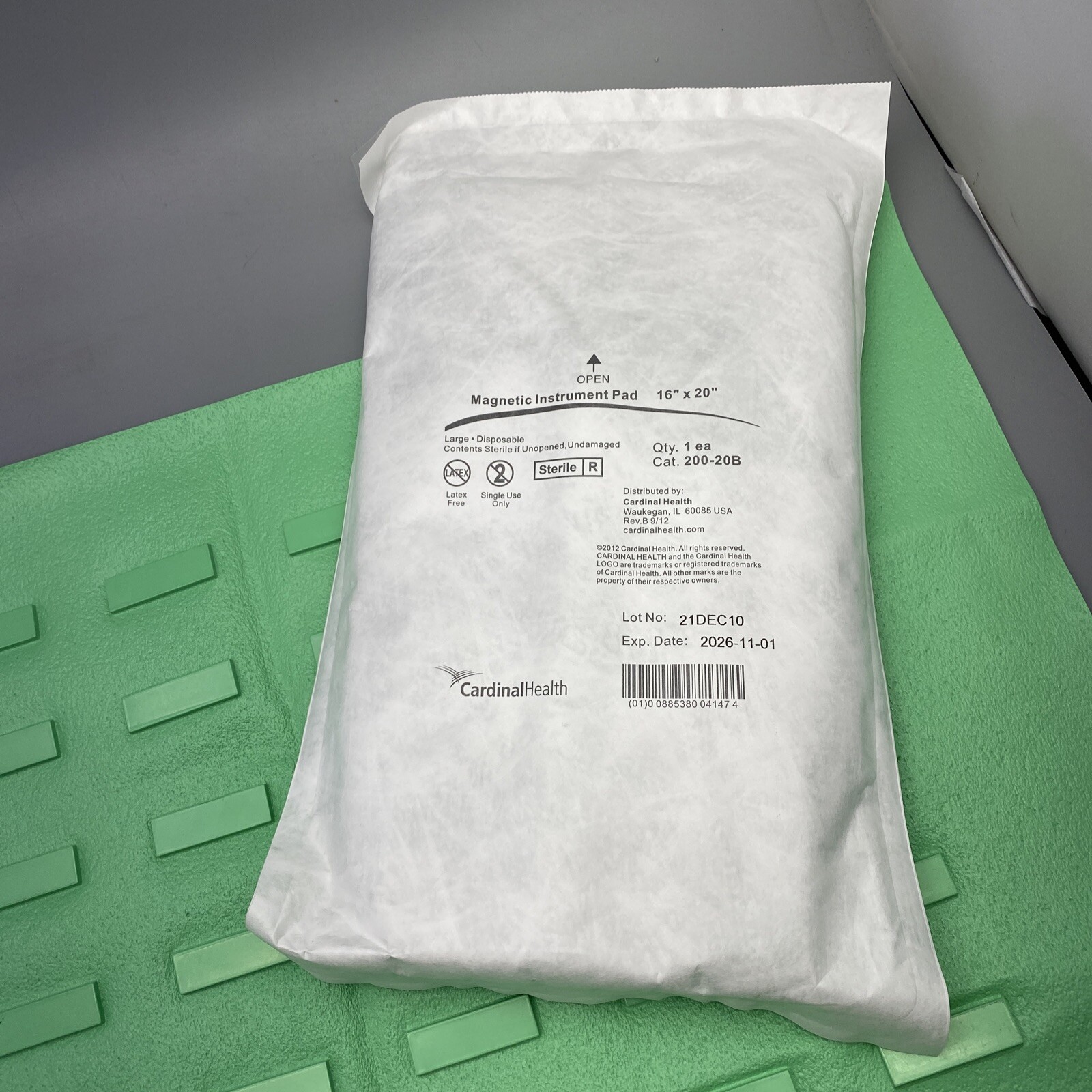 Extra Large 16 X 20 Cardinal Health Disposable Magnetic Instrument Pad Sterile