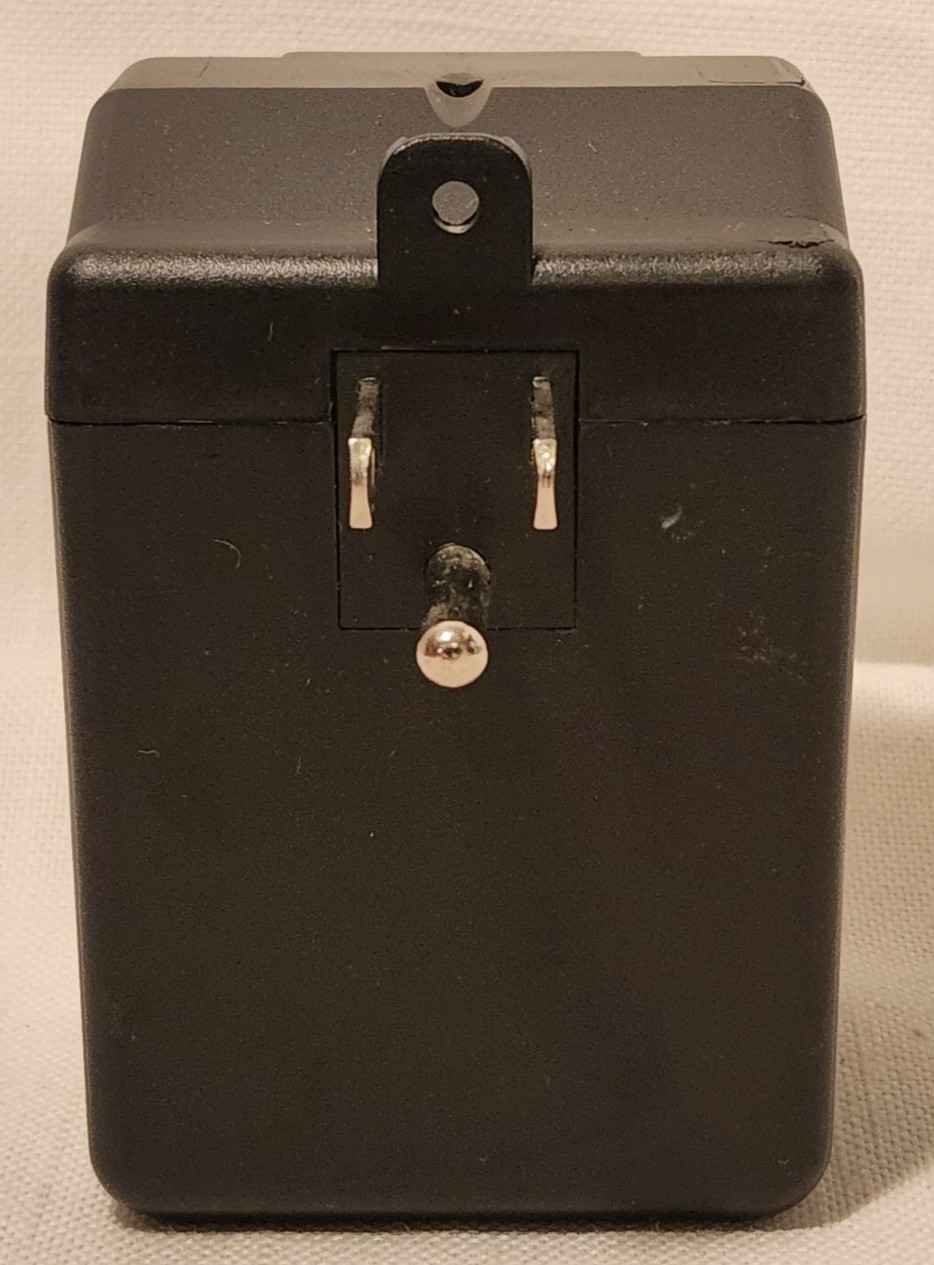 Radio Shack 273-1411 Reverse Converter , Output 240VAC / 60 Hz / 40 W