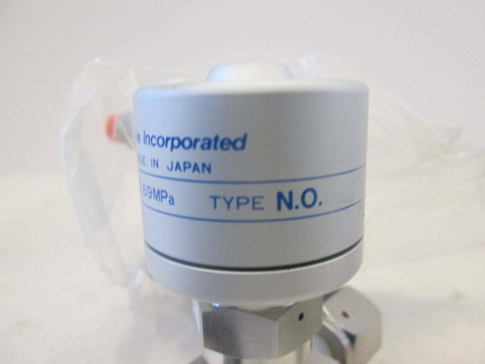 Fujikin, O.P. .34 -.69 MPa Pneumatic Valve, N.O, 316L, 1/4 FVCR, Used, Lot of 3