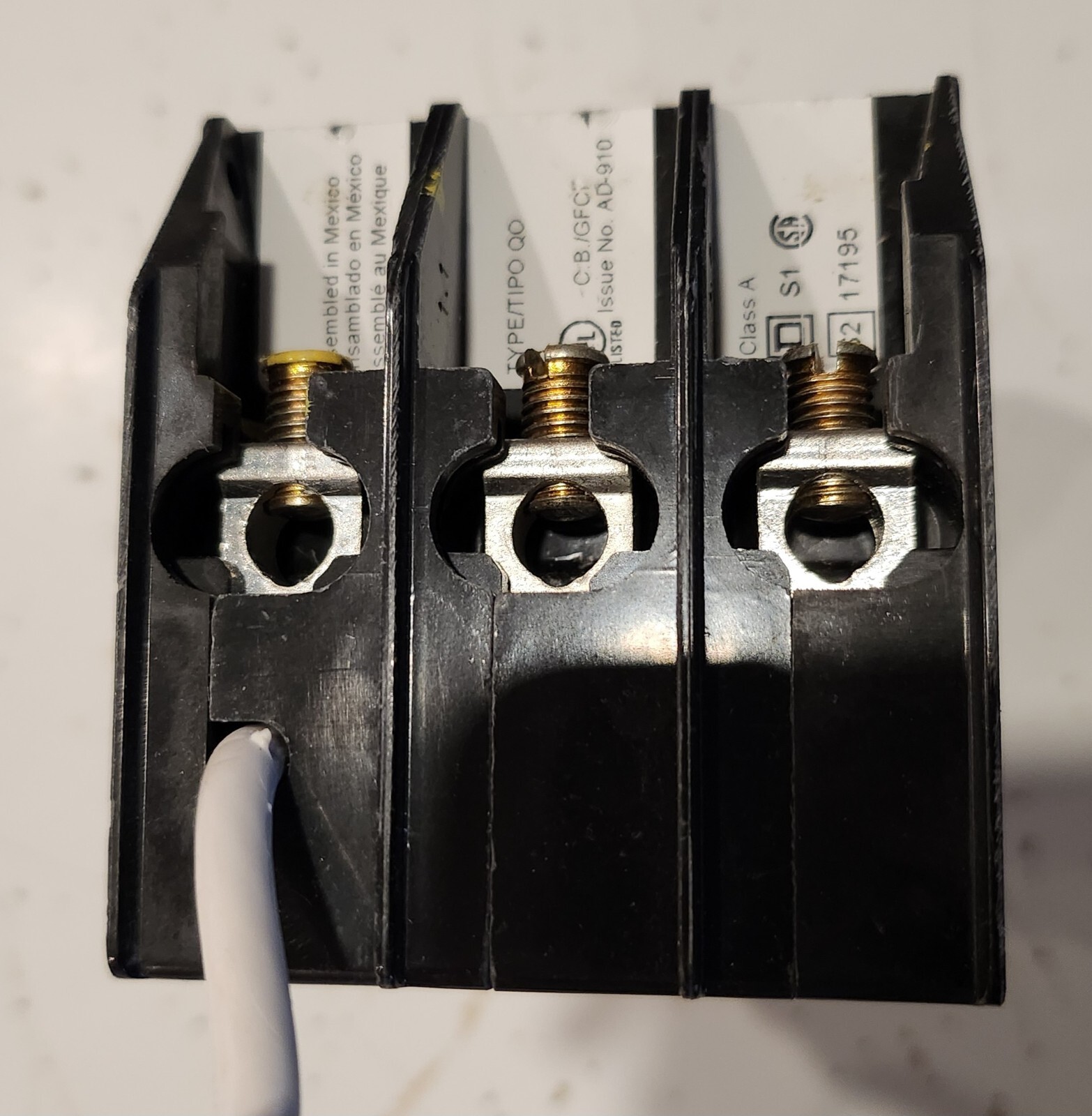 SCHNEIDER ELECTRIC Miniature Circuit Breaker 120/240-Volt 30-Amp QO330GFI Switch