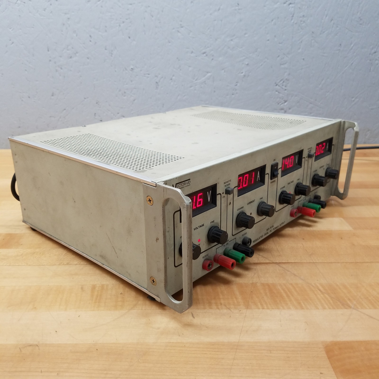 Vector-Vid WP-707B Regulated Dual DC Power Supply, 0-32V, 0-5A – USED