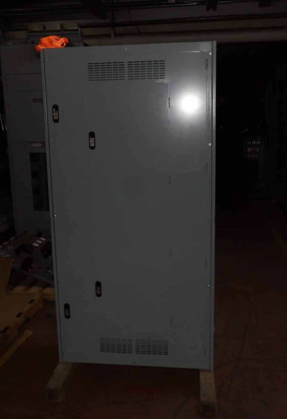 NOS Siemens P5E75ML800ABS Type p5 800A 480Y/277V 3 Phase 4 Wire Panelboard +…