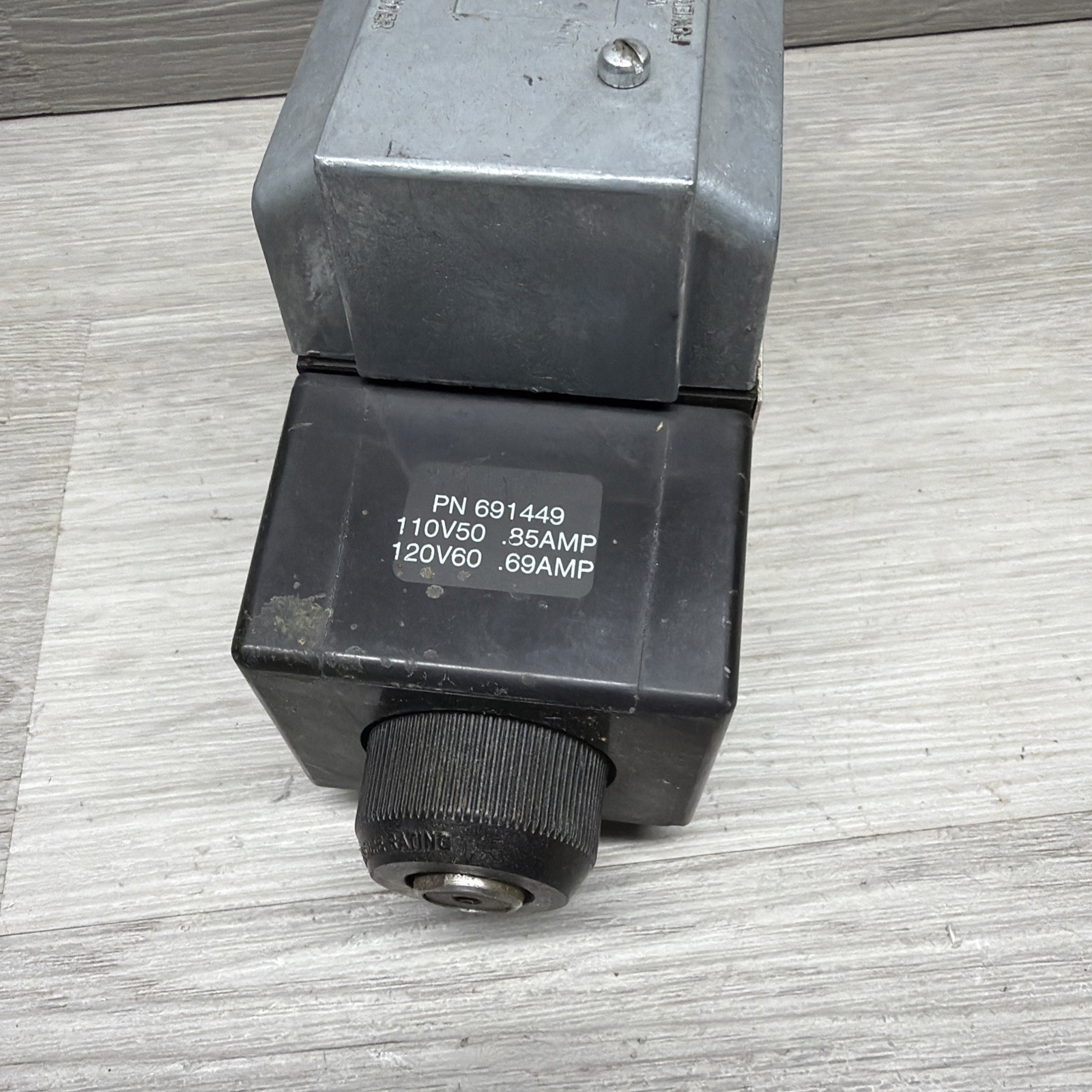 Dayton 1A322 K95S QF 5 C 205A3 Hydraulic Directional Valve W/ 691449 120V Coils