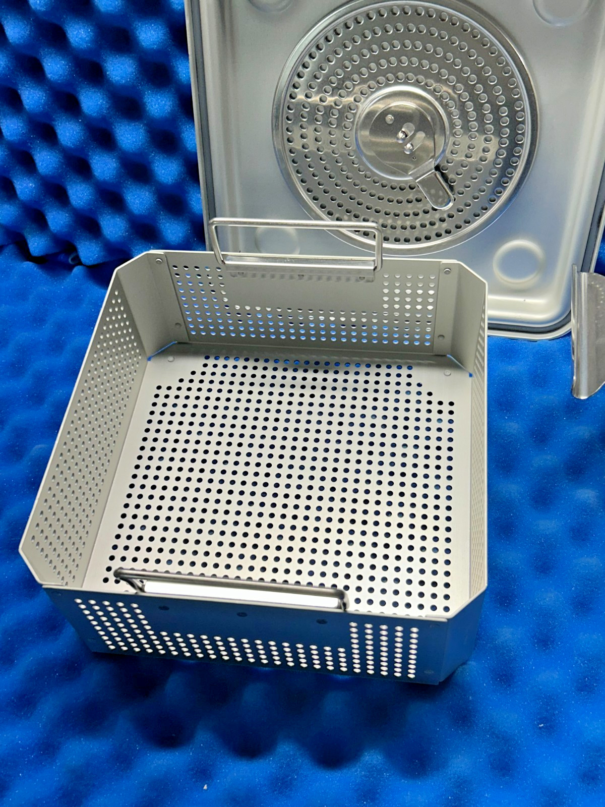 CASE MEDICAL SC08HG STERILIZATION CONTAINER 12.3″ X 11″ X 8″ WITH BASKET BSKH04