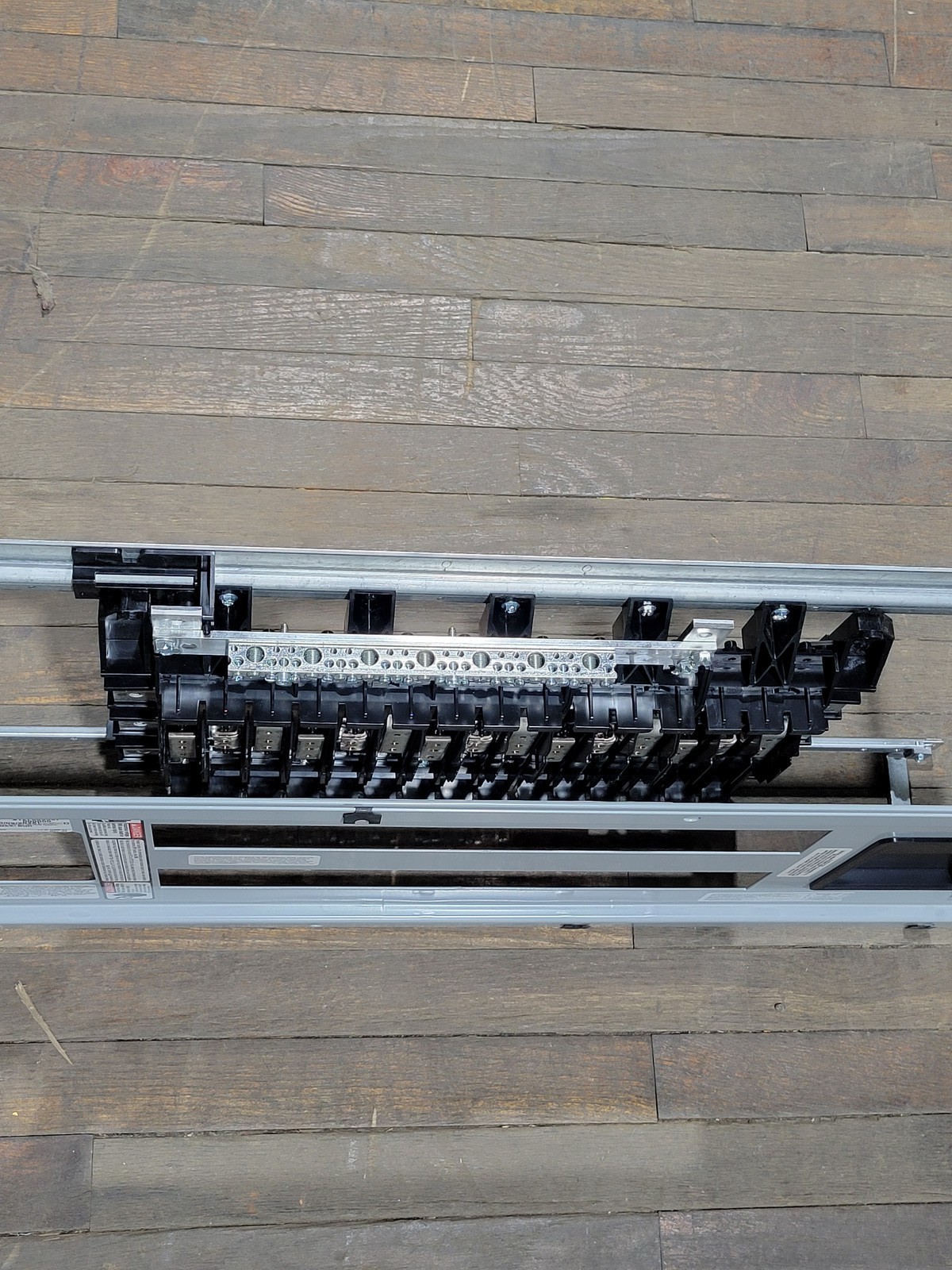 Siemens P1E30MC250AT Main Panelboard Interior 250A 3P 4W 3PH 480/277V 30 Circuit