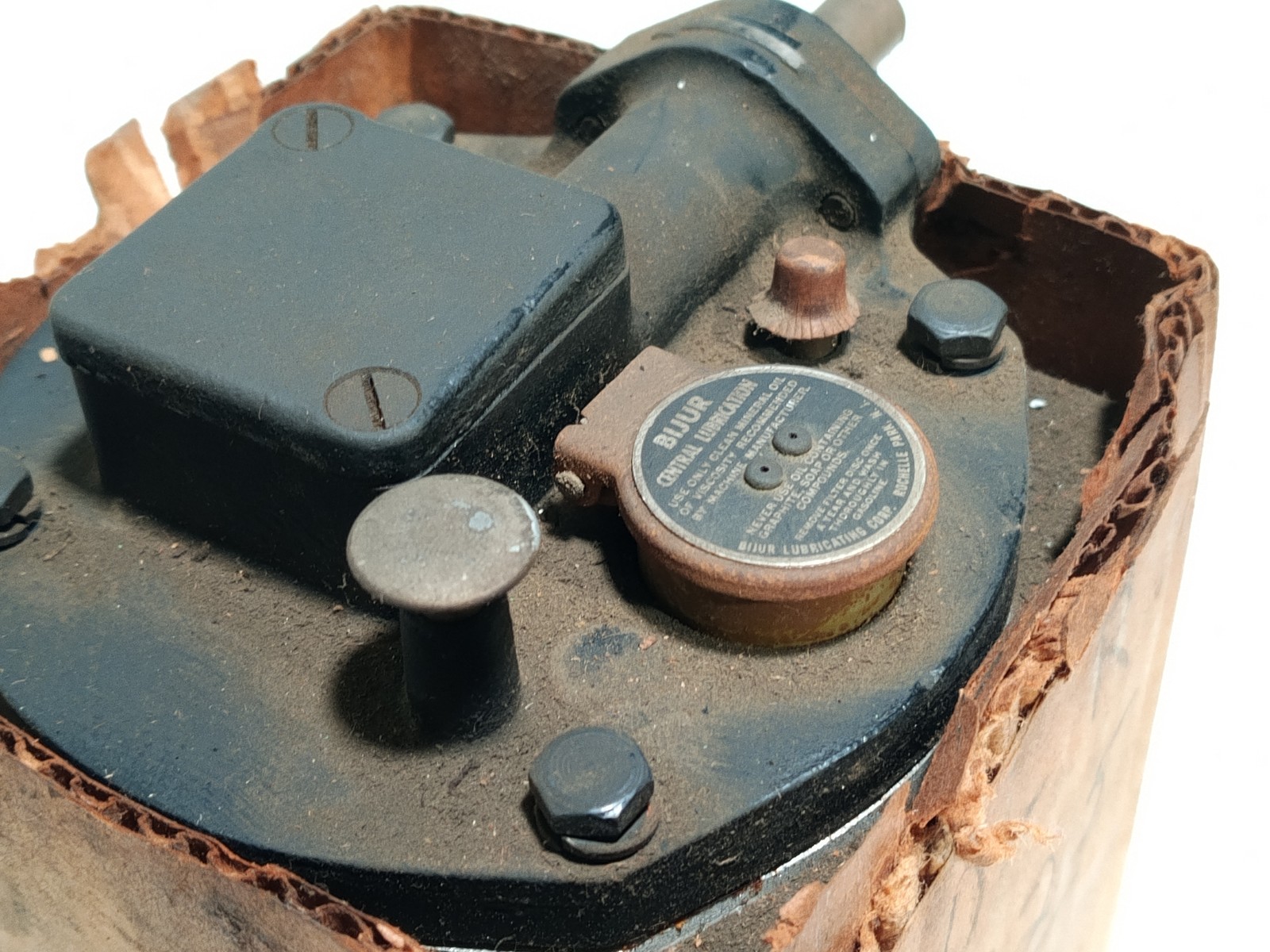 Bijur PJD-R central lubricating pump reservoir unit as shown in pictures