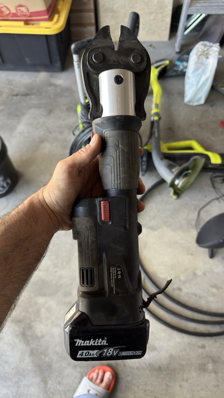 Makita 18V LXT Lithium-Ion Battery Hydraulic Bolt Cutter 1/4 in 15 in