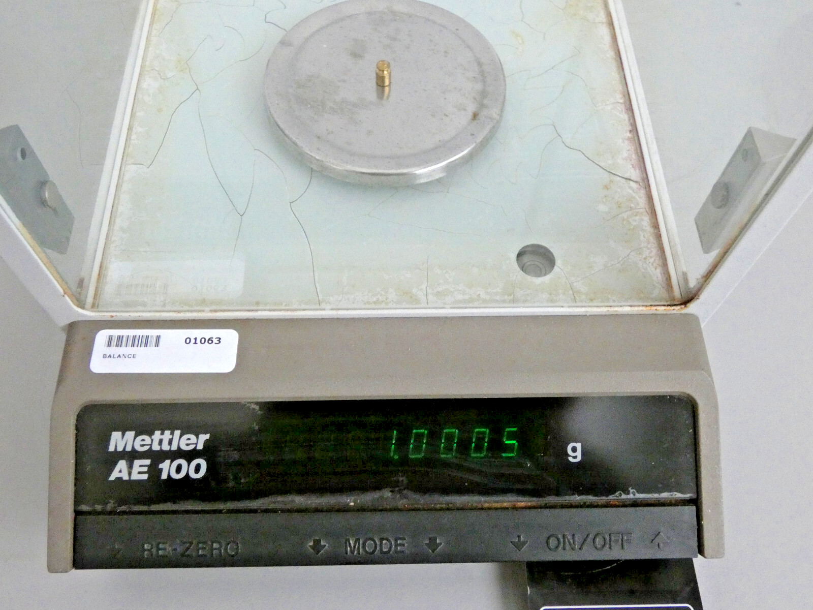 Mettler Toledo AE 100 Analytical Balance, 0.1 mg to 100g