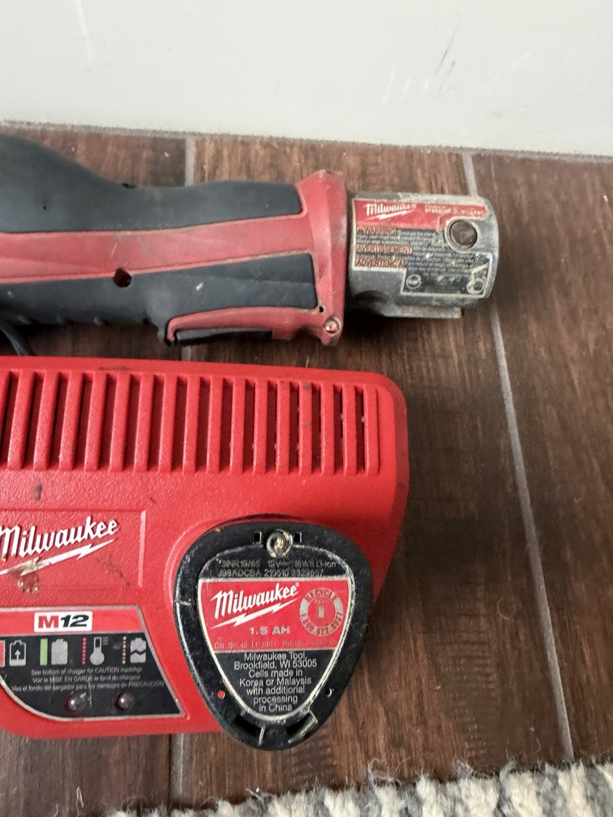 MILWAUKEE 2473-22 M12 FORCE LOGIC PROPRESS TOOL with 3/4″ Jaw Battery Charger