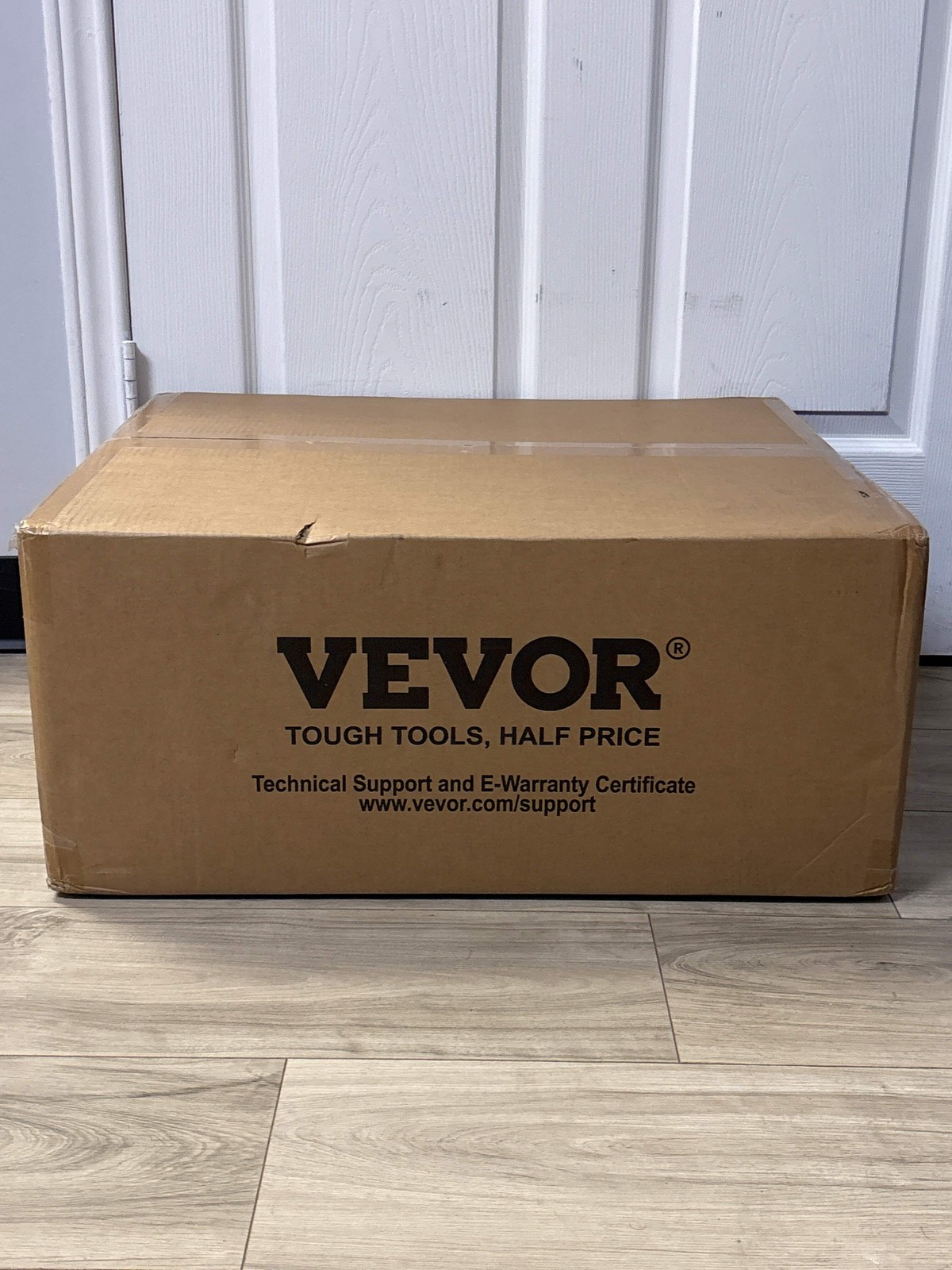 VEVOR S13-001a Walk-behind Hand Push Floor Sweeper 25.6″ – New In Box