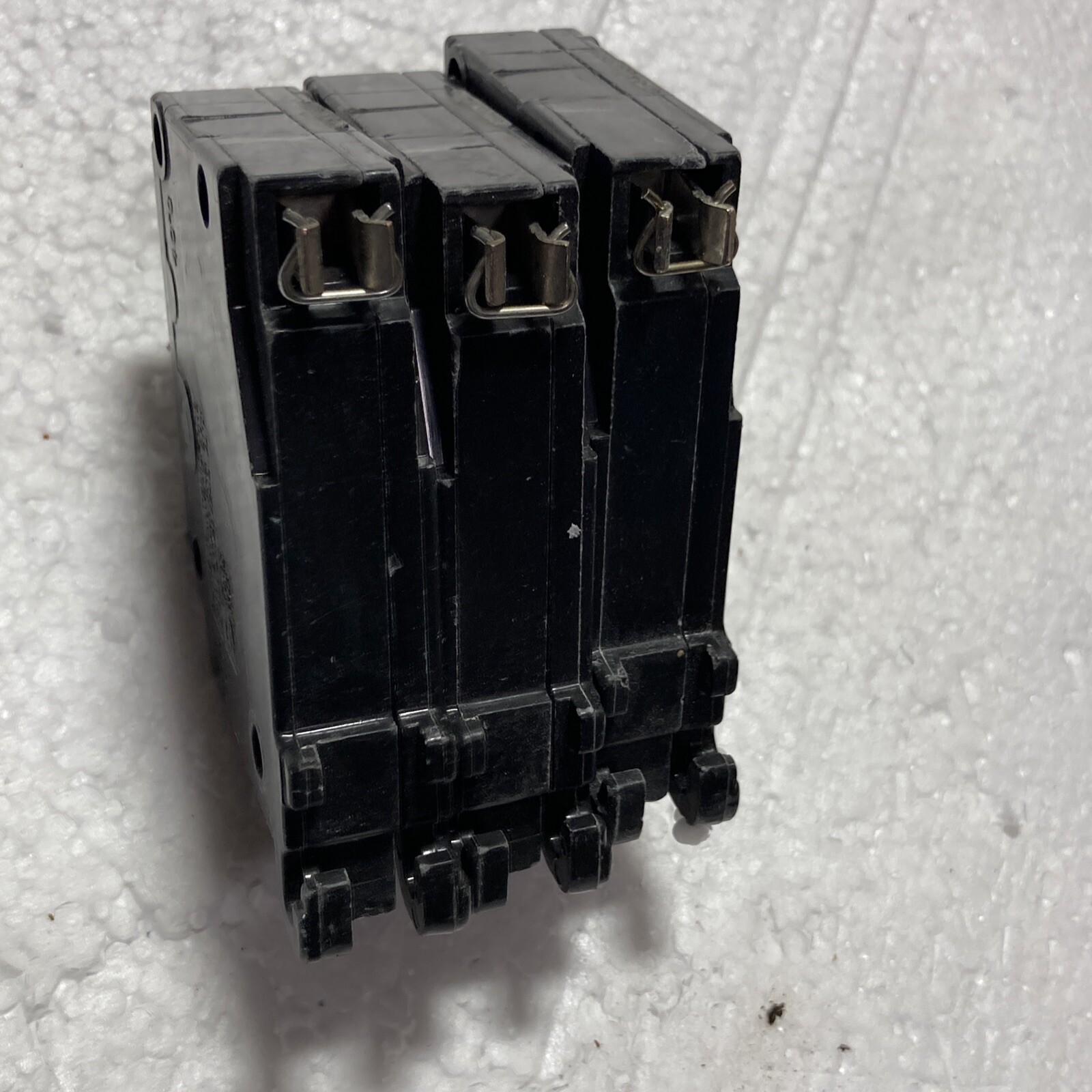 CH115 Cutler-Hammer Type CH Circuit Breaker 1 Pole 15 Amp 120V PLASTIC FOOT