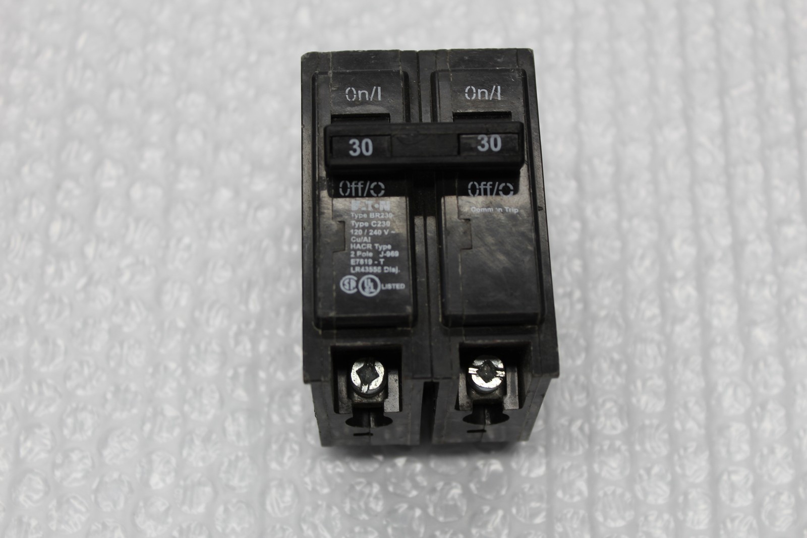 EATON HOM240 BREAKER 2POLES 40AMPS LOT OF 2 NSNP