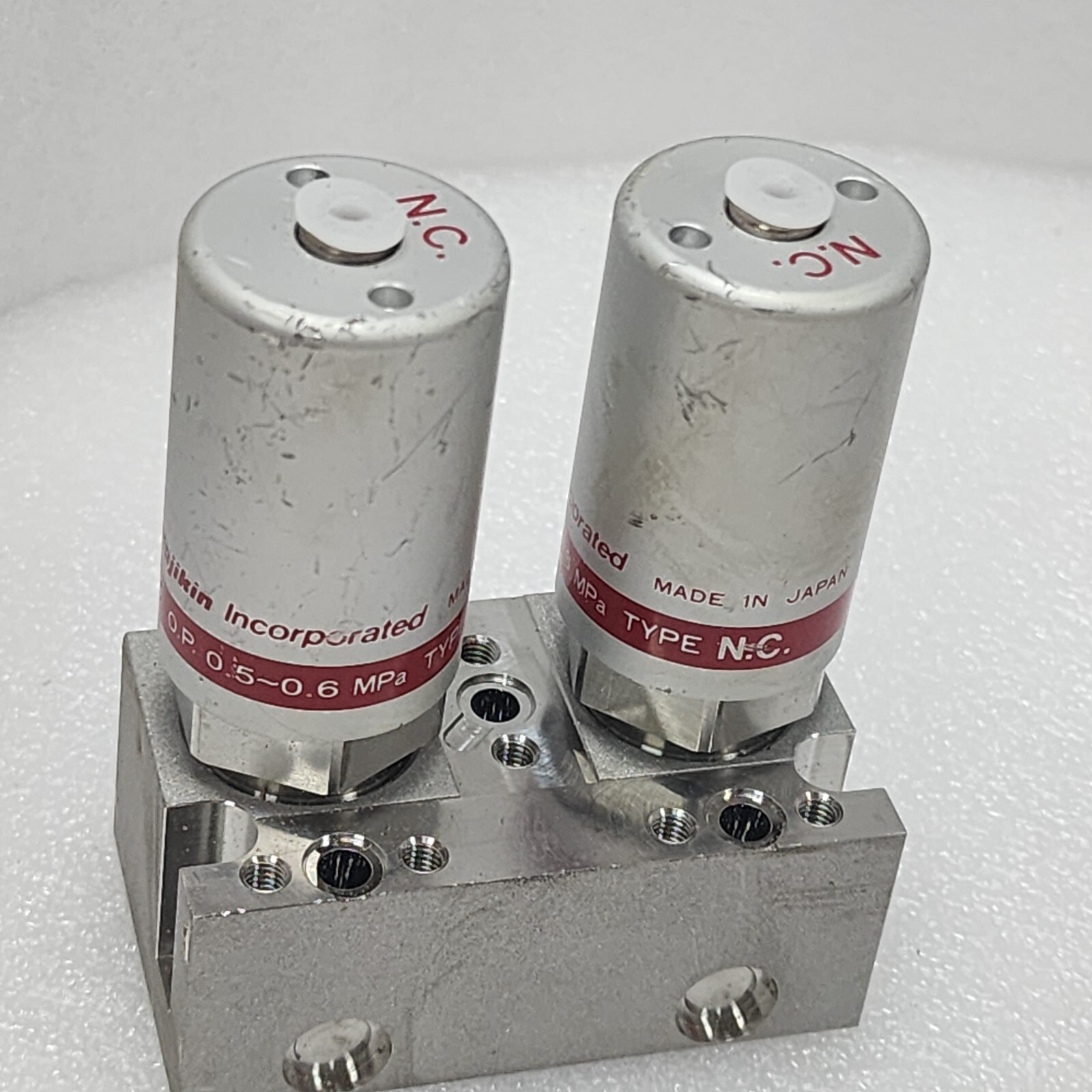 Lam 766-190106-326 Rev B, Fujikin 2×0.5~0.6 MPa Valve Assy,Used,Jp+97213