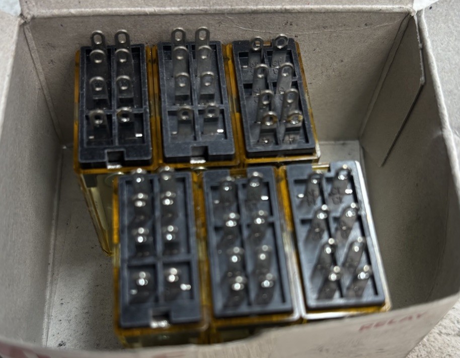 IDEC RY2S-U 6HX10 Lot of 6 Relay