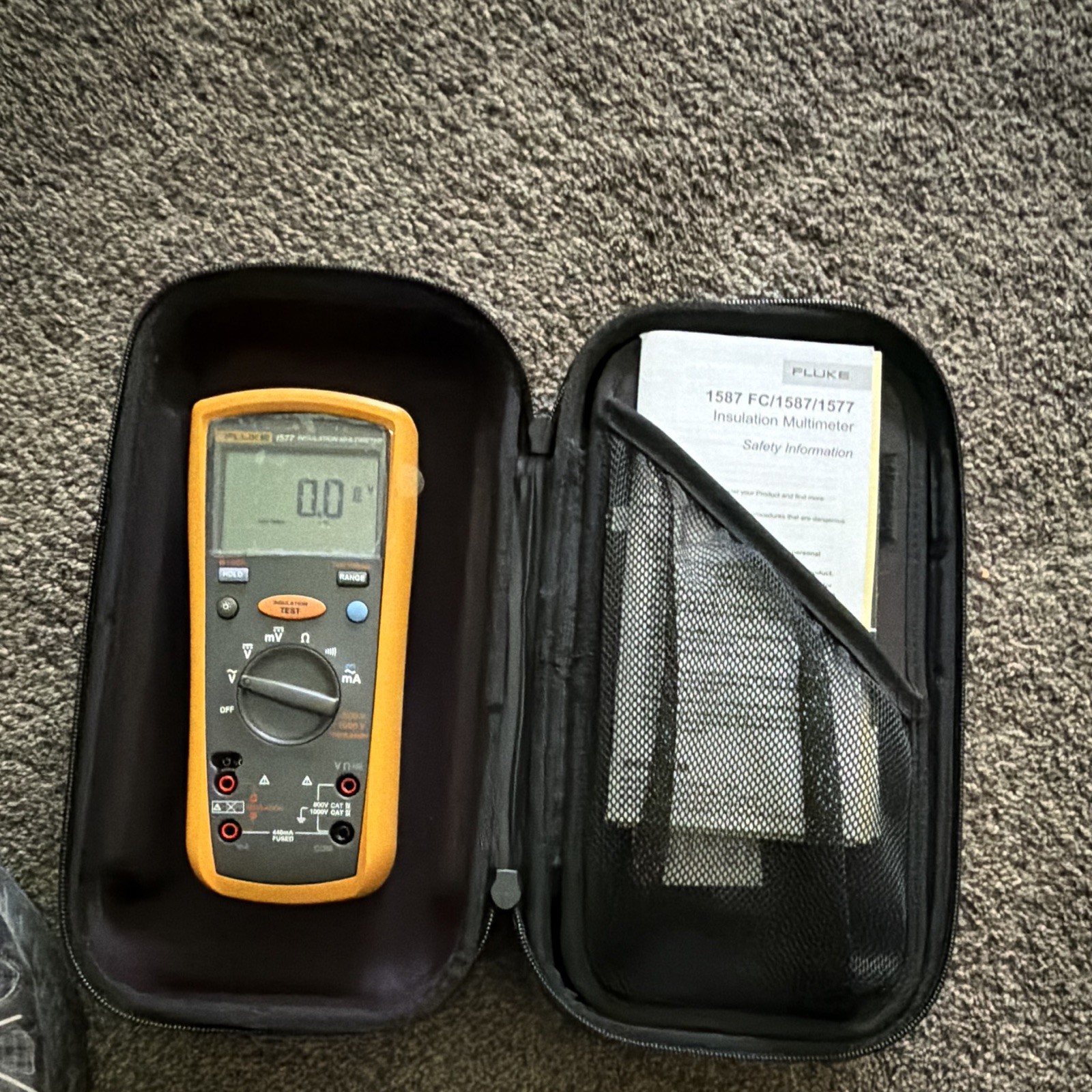 Fluke 1577 Insulation Multimeter CAT III 1000V w/ Carrying Case