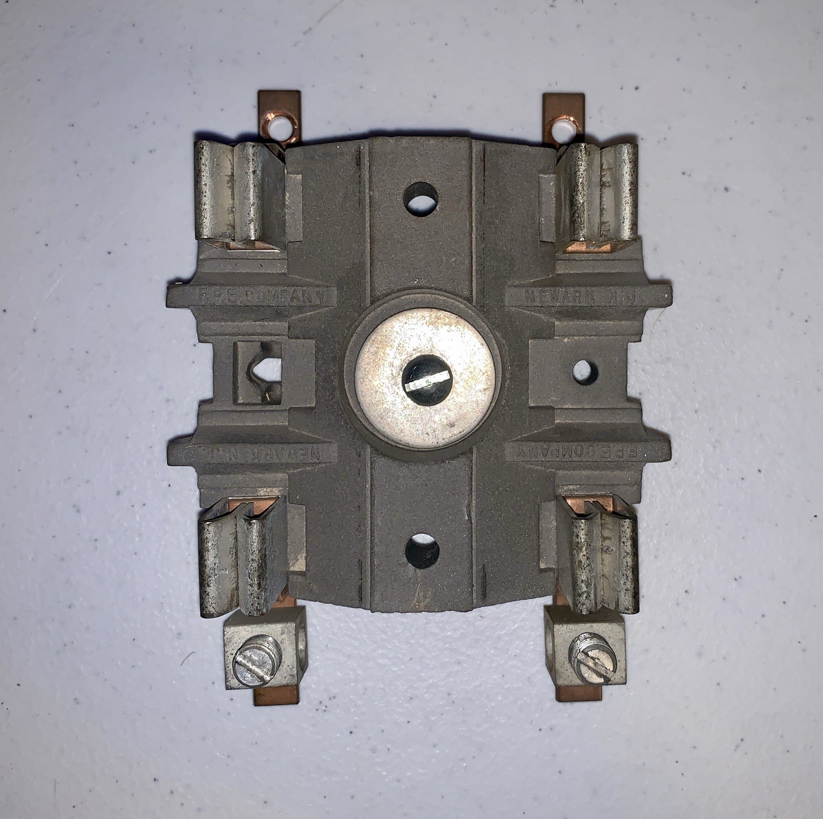 FPE FEDERAL PACIFIC METER SOCKET 125 AMP MAX PORCELAIN . USED IN FPE METER STACK