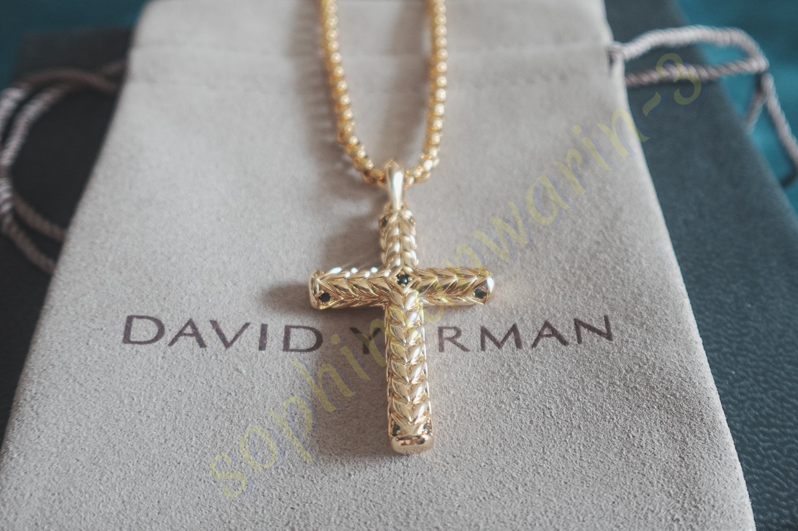 NEWDAVIDYURMAN.18K-GOLD LARGE DIAMOND CHEVRON CROSS PENDANT