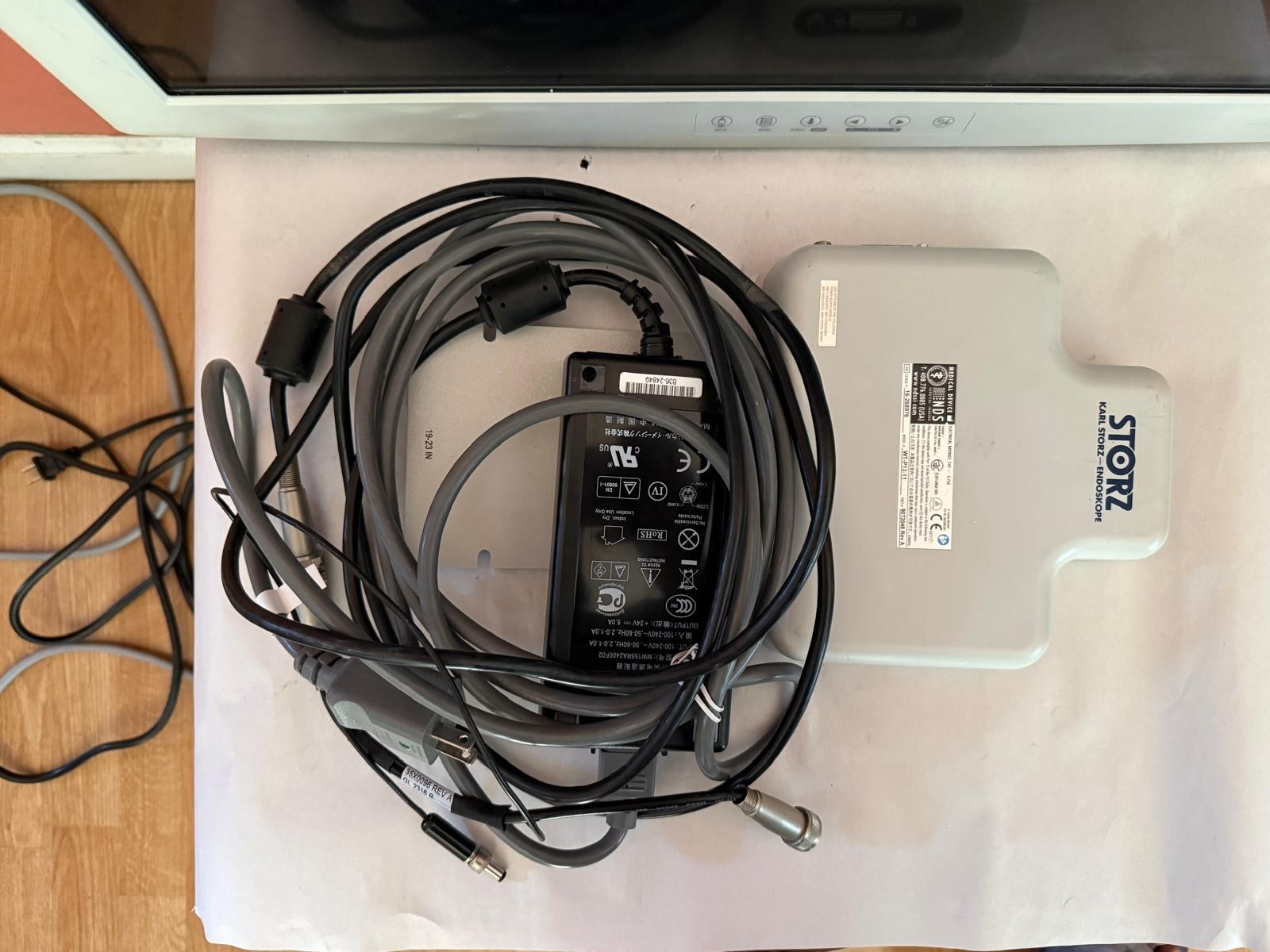 Karl Storz 26″ Wideview HD Monitor w/ Power Supply and Transmitter