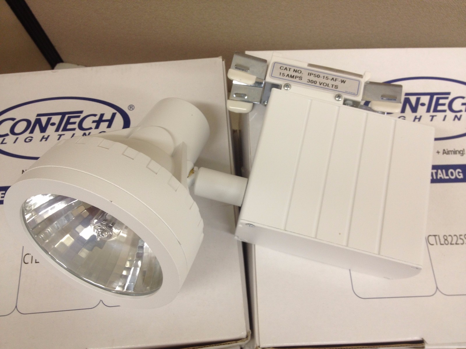 LOT of 5 NEW Contech Track Emergency Light CTL8225S70US27 IP50-AF-W 15A 300V