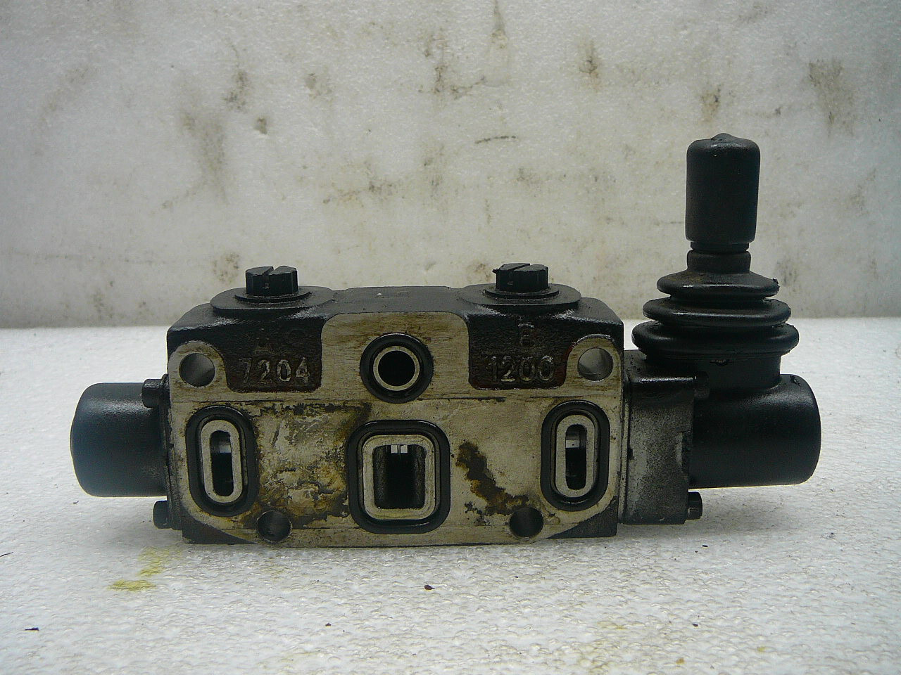 PARKER SINGLE SPOOL HYDRAULIC CONTROL VALVE B 1200 A 7204 B CN A HYZ2