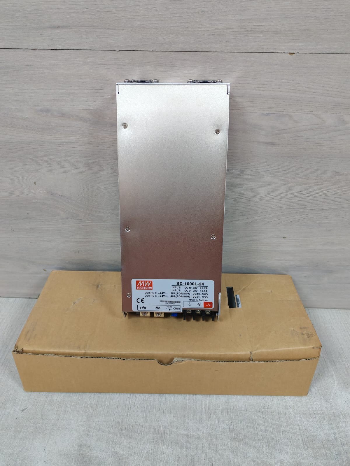 MEAN WELL SD-1000L-24 CONVERTER POWER SUPPLY -NEW WITH FILTHY BOX