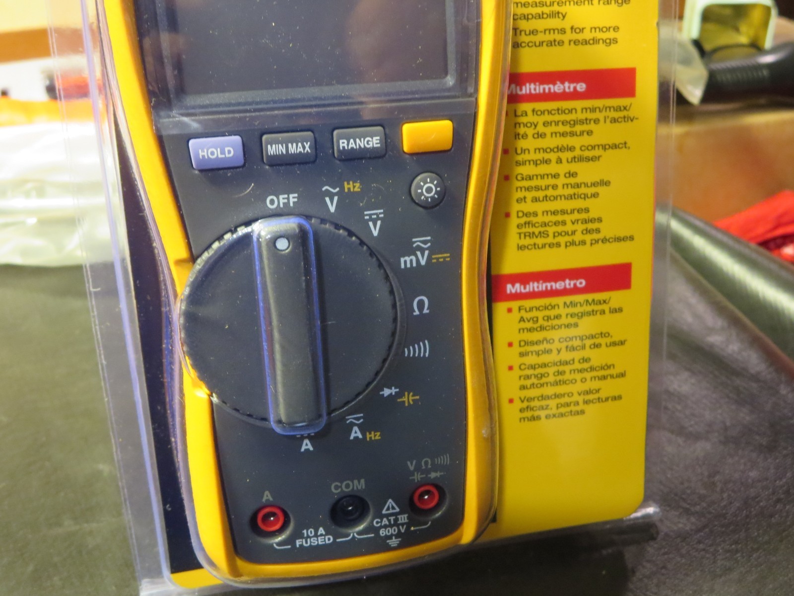 Fluke 115 Multimeter true rms new factory packaging with leads and paper work