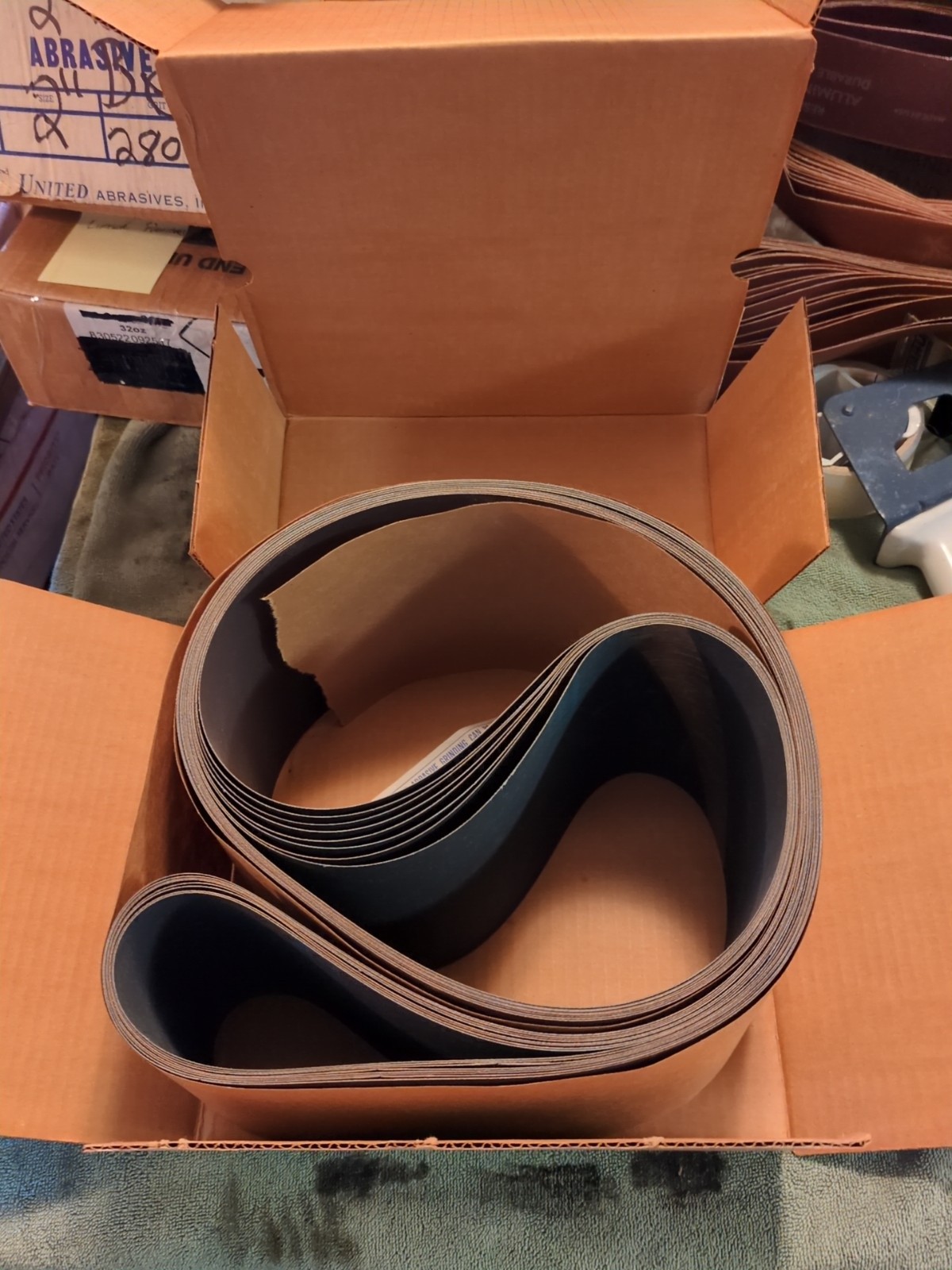 Norton Metalite W221 Box of 8 belts 6″ X 90″ Norlok Belts Grit 400-X