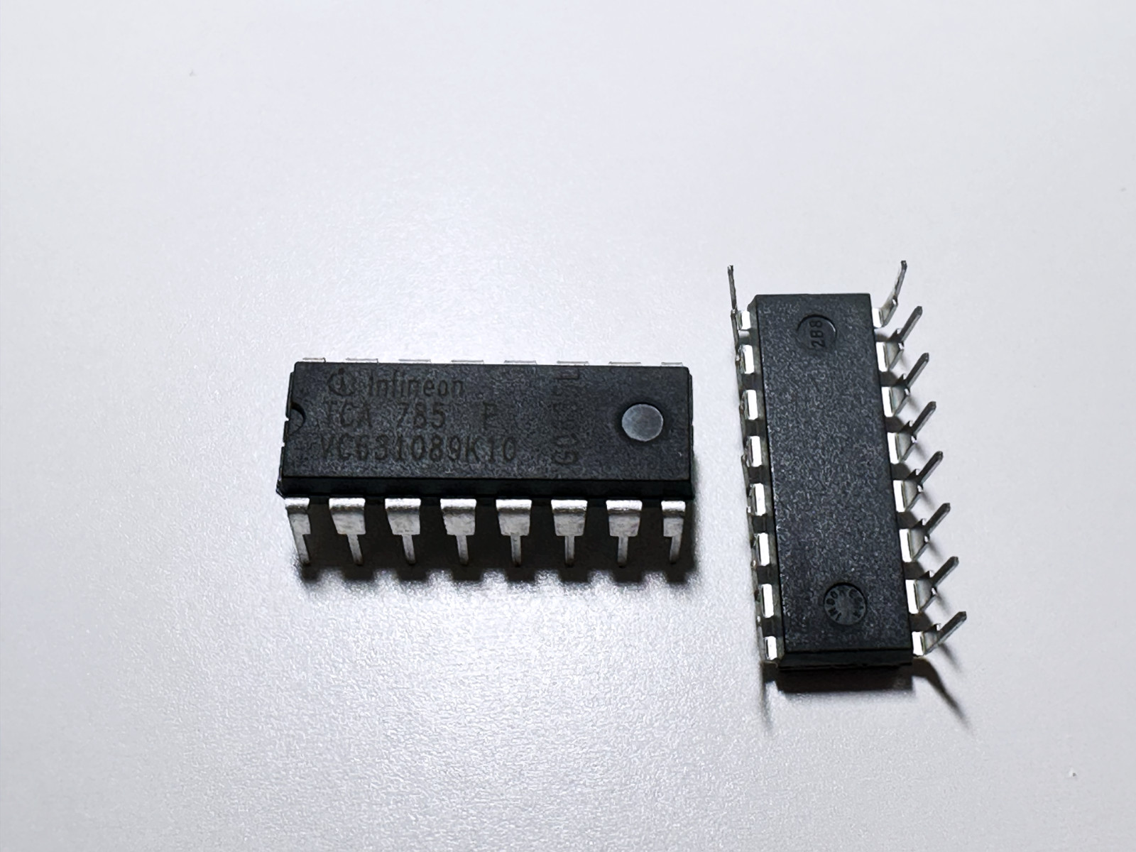 1X TCA785P Infineon Phase Control IC for Thyristors and Triacs 8V to 18V DIP-16
