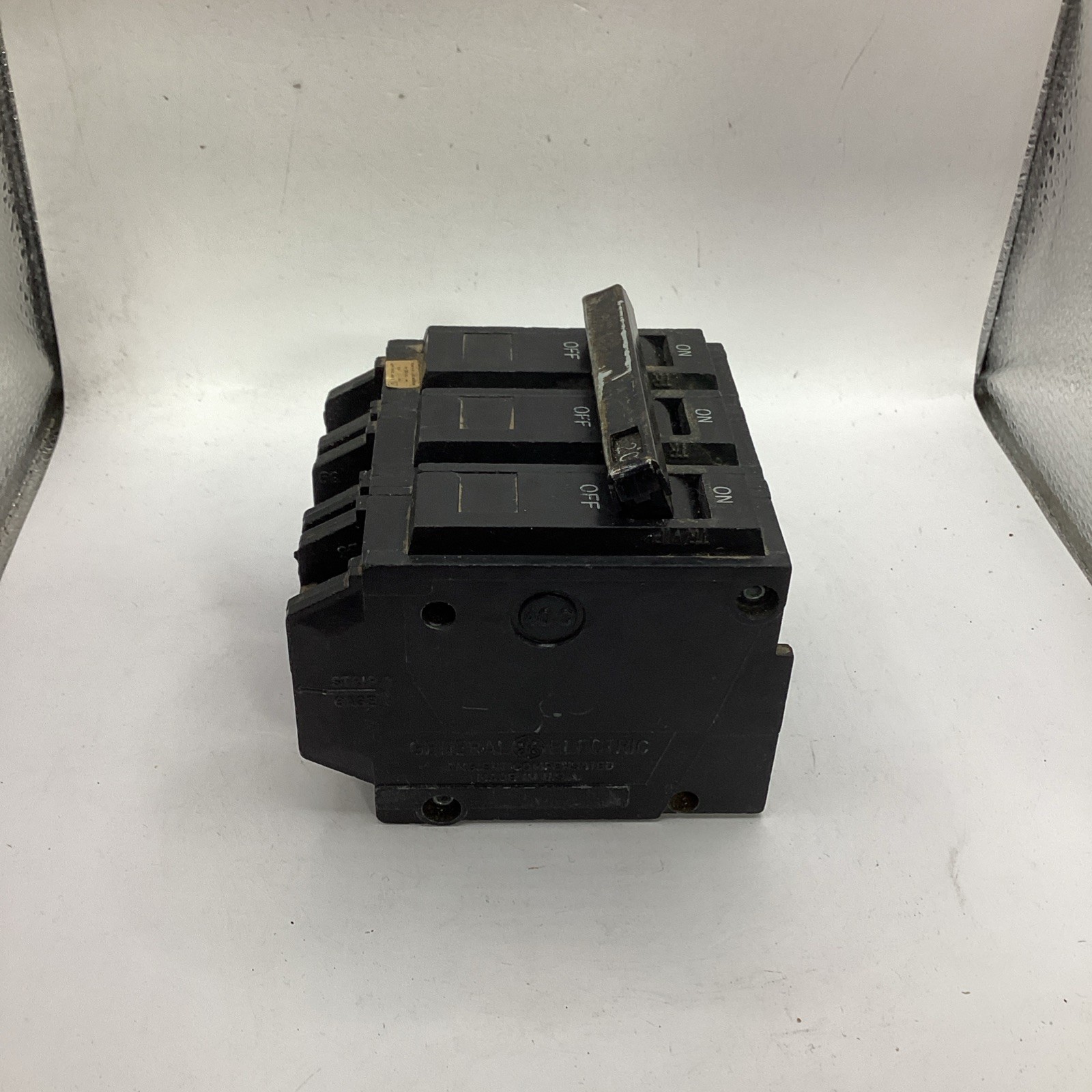 Used GE THQL32020 3 Pole 20 Amp 240VAC⚪️