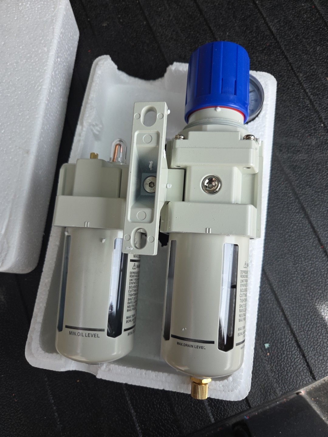 BLCH AC4010-04 1/2″ NPT Air Compressor Water Separator 145 PSI, 141 CFM 41-140°F