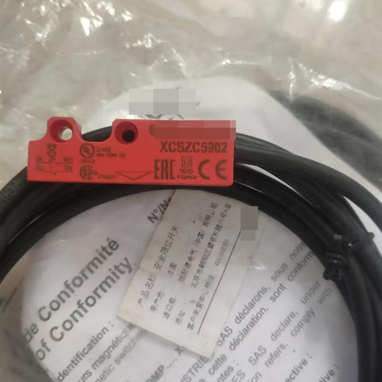 one New Schneider XCSZC5902 Coded magnetic switches Fast Delivery