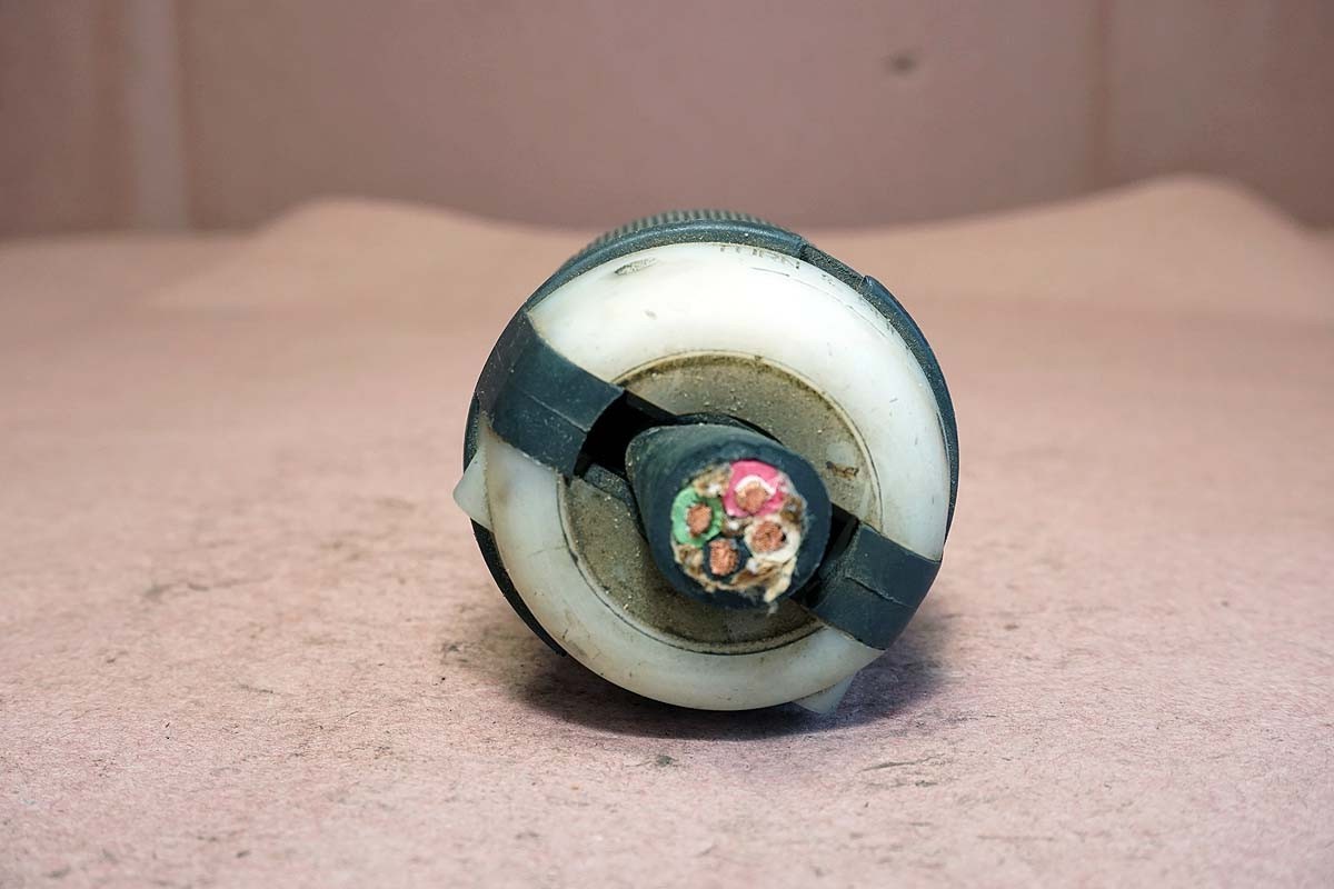 Hubbell HBL2731 30 Amp 480 VAC Plug